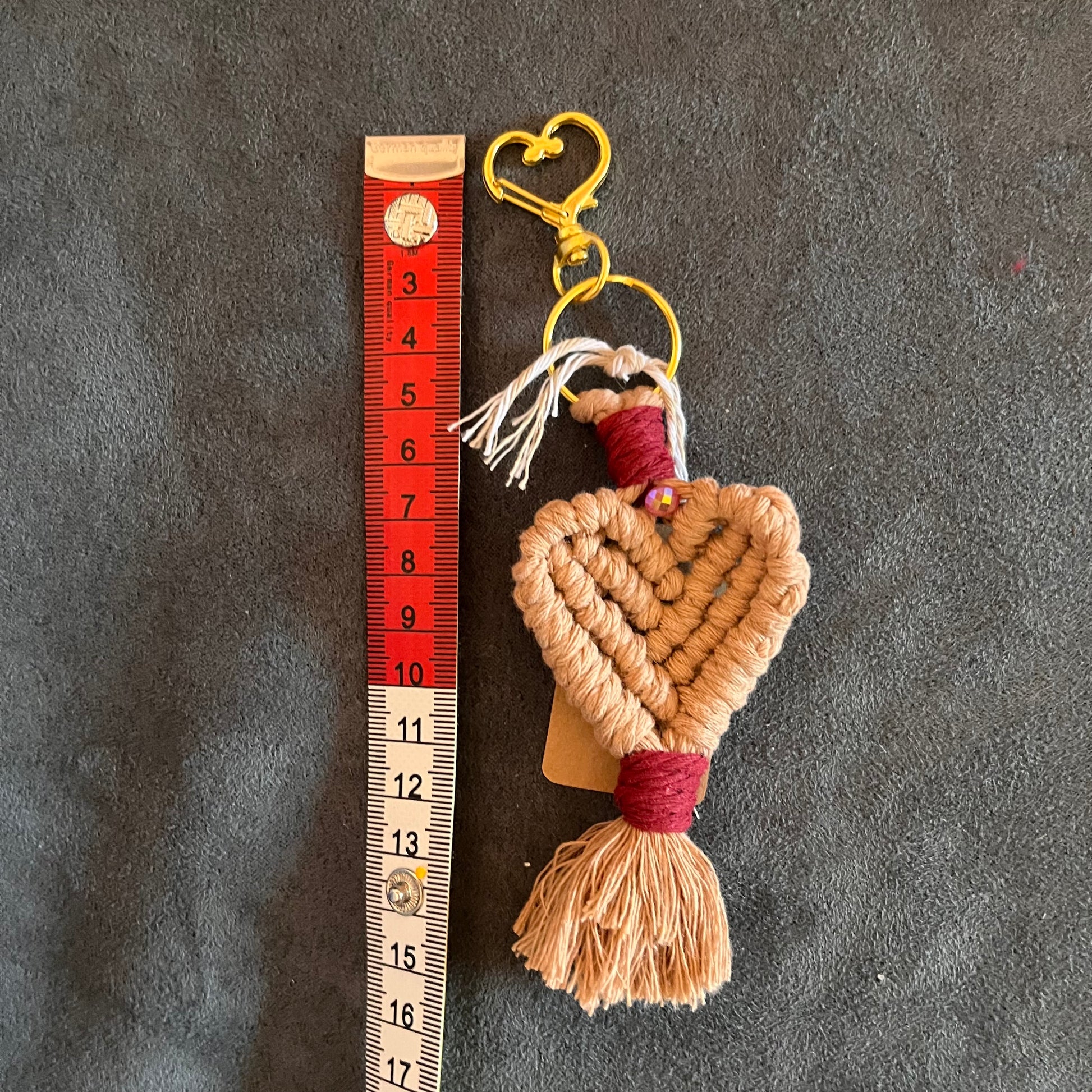 Handgemachter Makramee-Herz-Anhänger