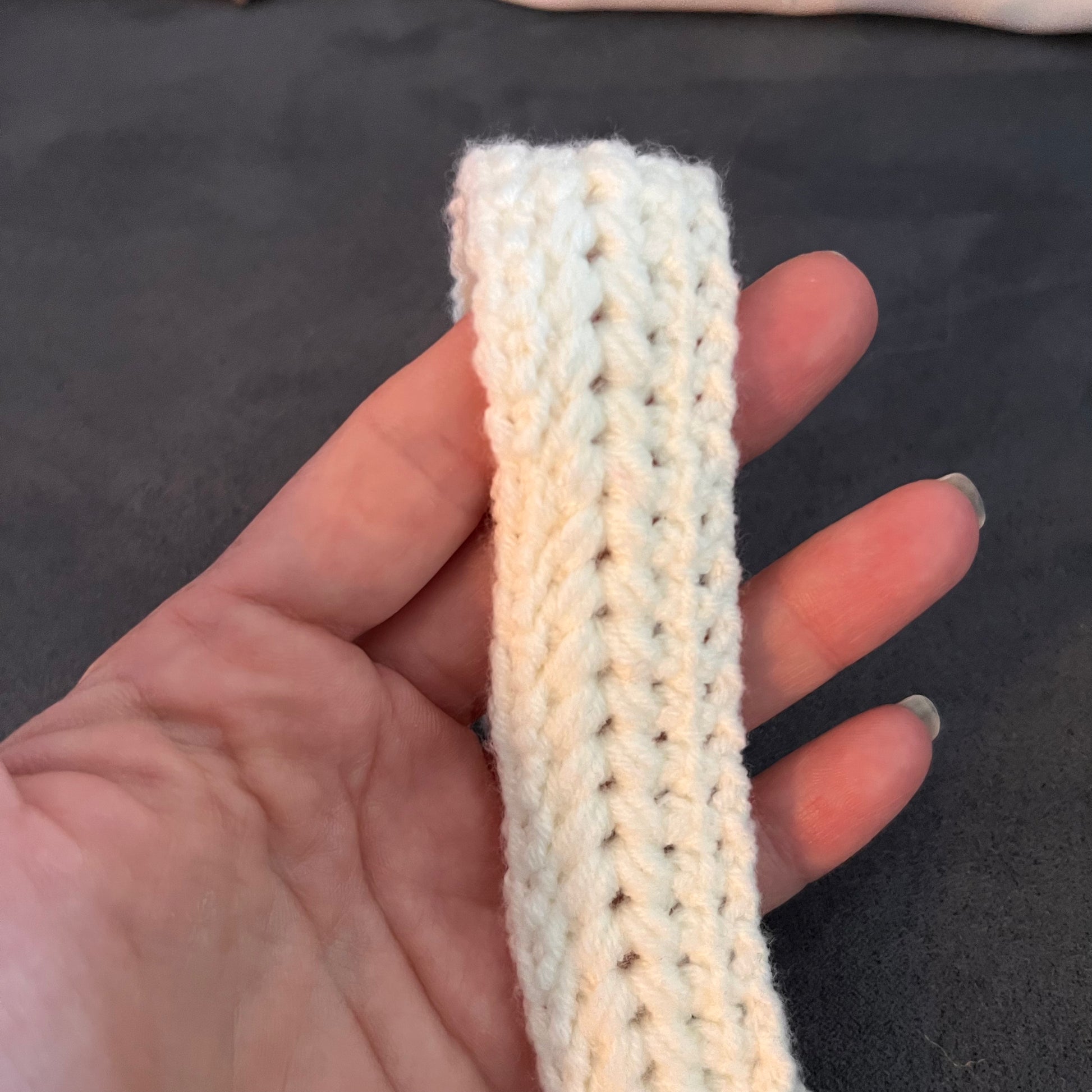 Gehäkelte Handschlaufe aus weicher Wolle