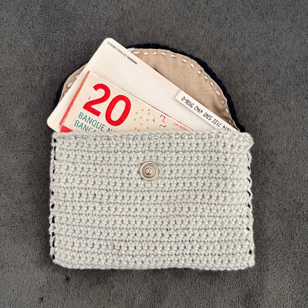 Einzelstücke mit Charakter – handgehäkelte Geldbörse