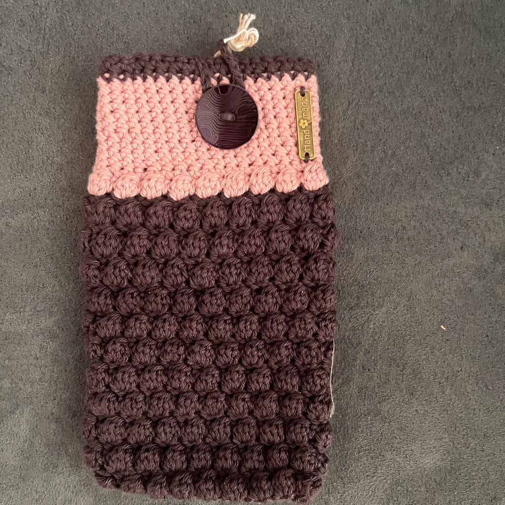 Stilvoll, handgemacht und immer dabei – gehäkelten Handytaschen