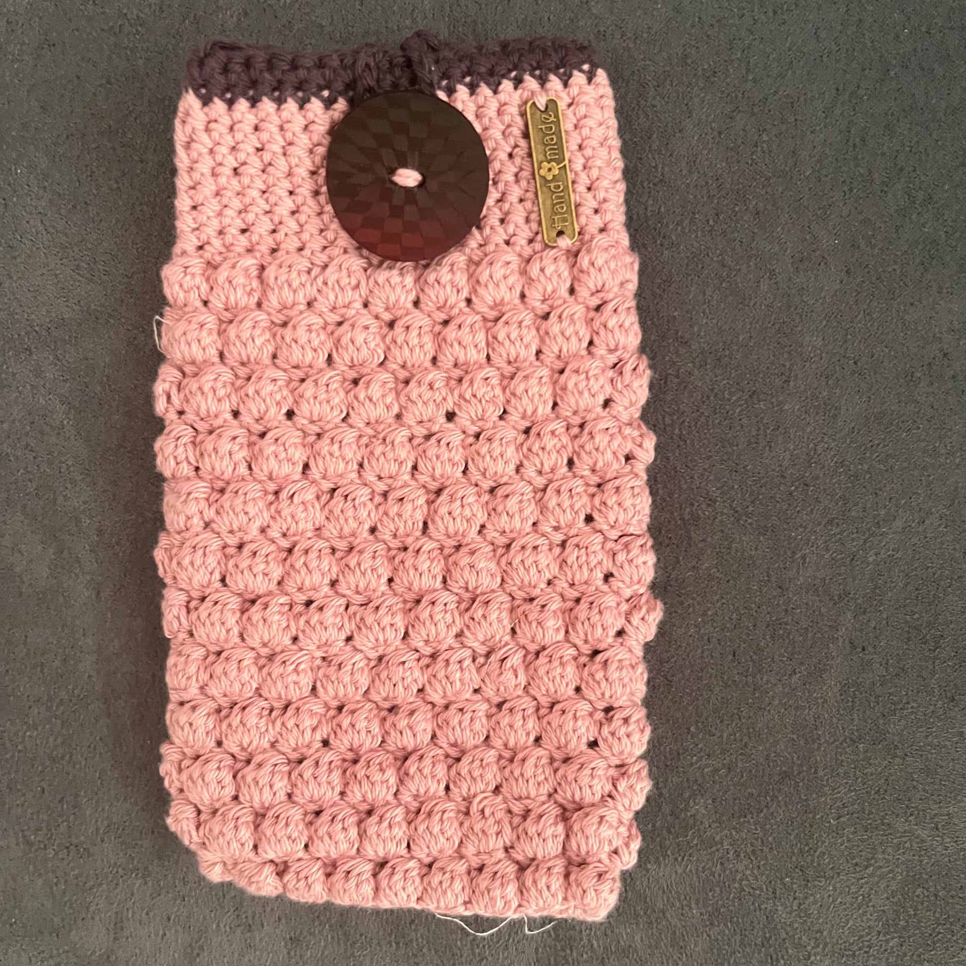 Stilvoll, handgemacht und immer dabei – gehäkelten Handytaschen