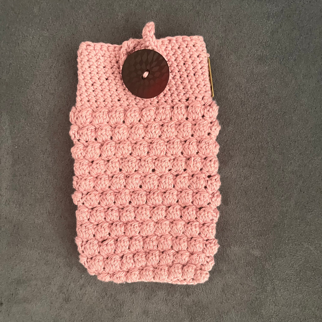 Stilvoll, handgemacht und immer dabei – gehäkelten Handytaschen