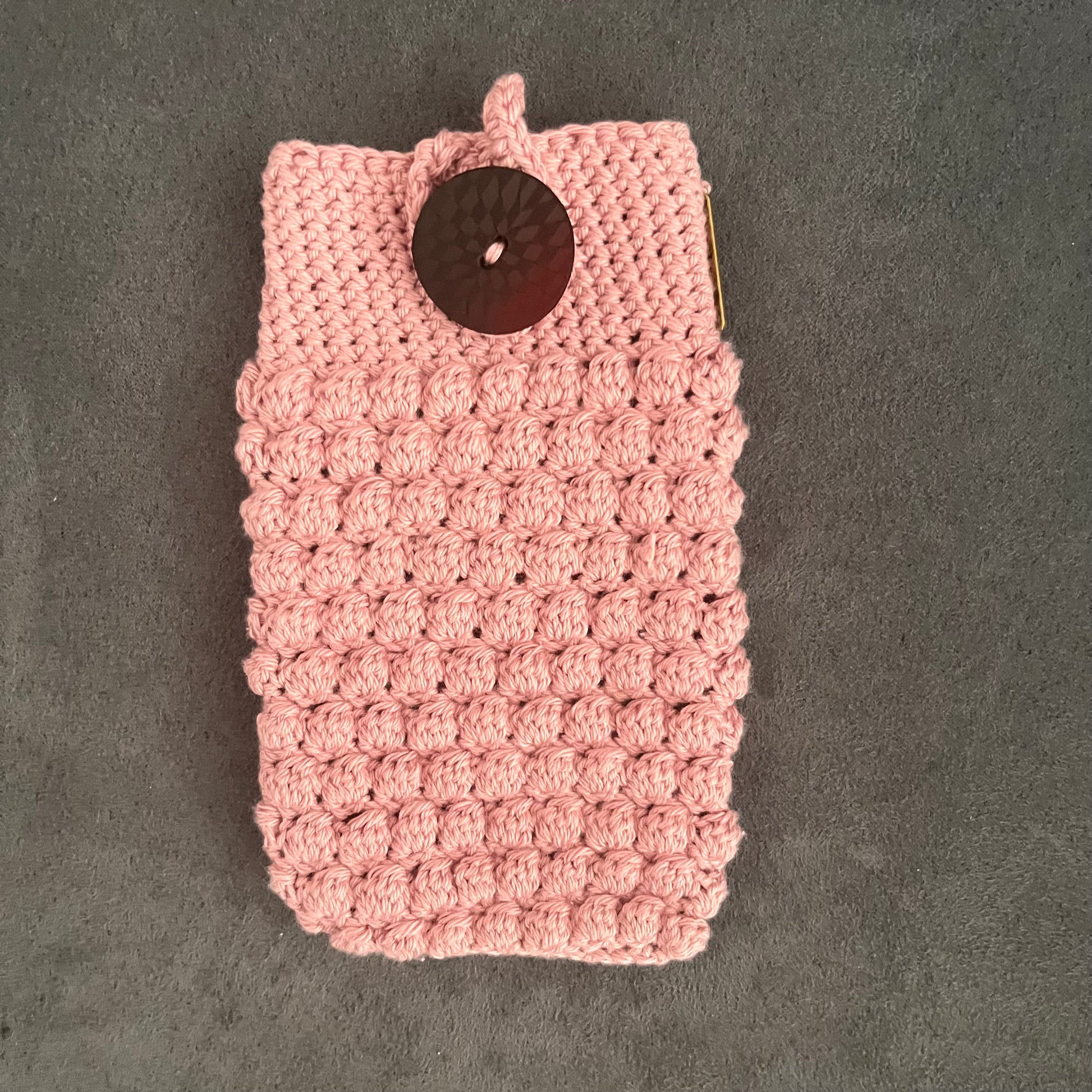 Stilvoll, handgemacht und immer dabei – gehäkelten Handytaschen