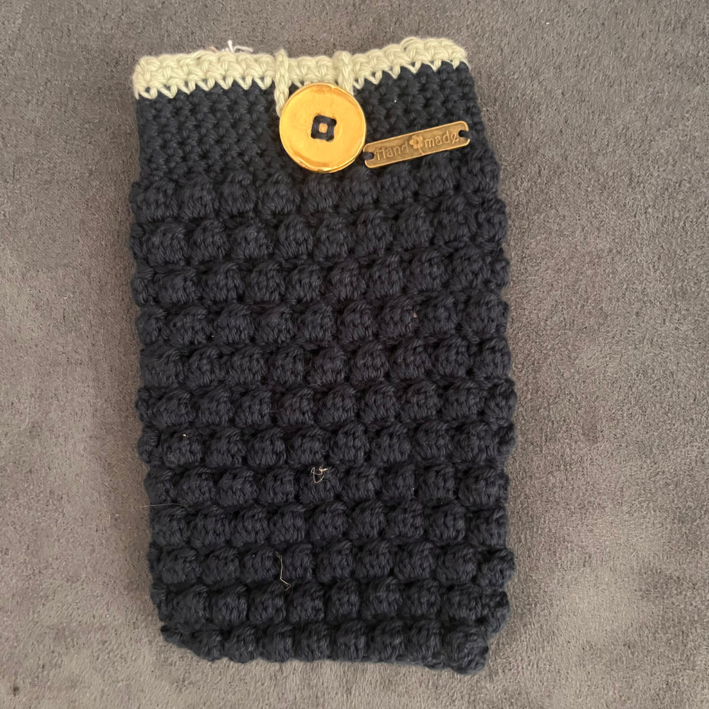 Stilvoll, handgemacht und immer dabei – gehäkelten Handytaschen