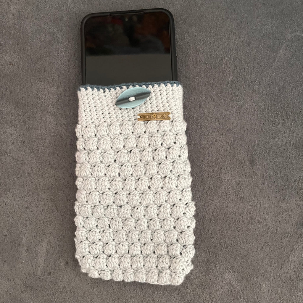 Stilvoll, handgemacht und immer dabei – gehäkelten Handytaschen