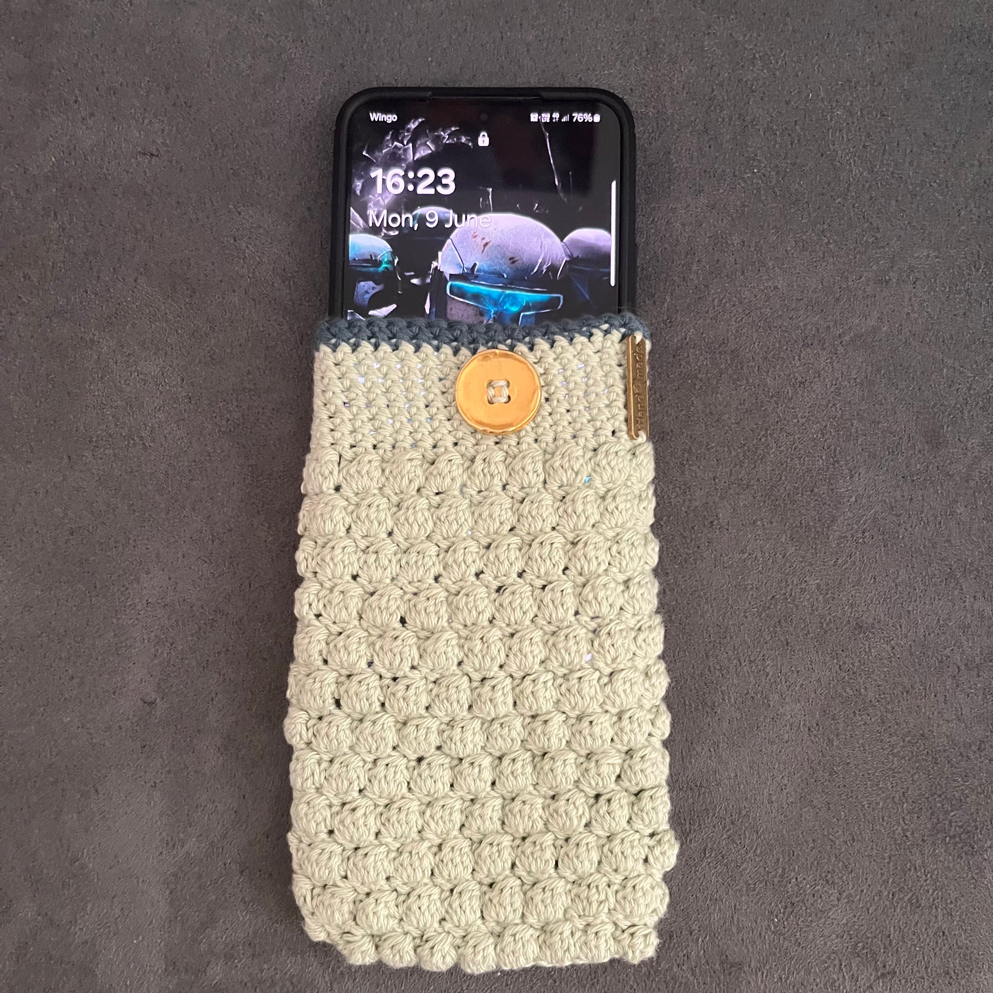 Stilvoll, handgemacht und immer dabei – gehäkelten Handytaschen