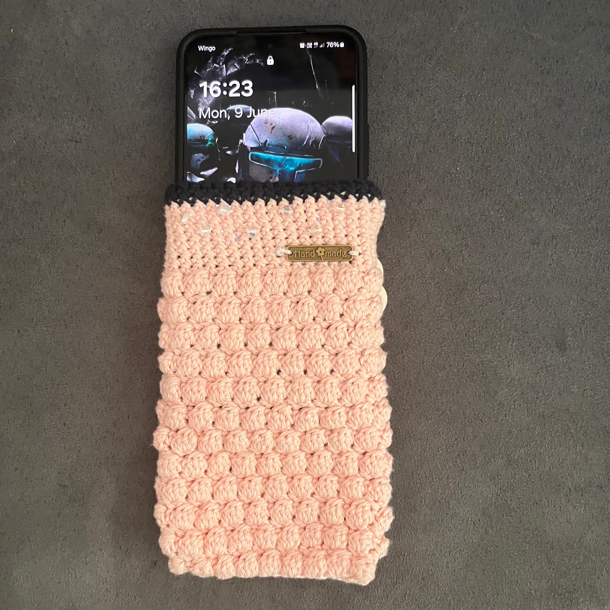 Stilvoll, handgemacht und immer dabei – gehäkelten Handytaschen