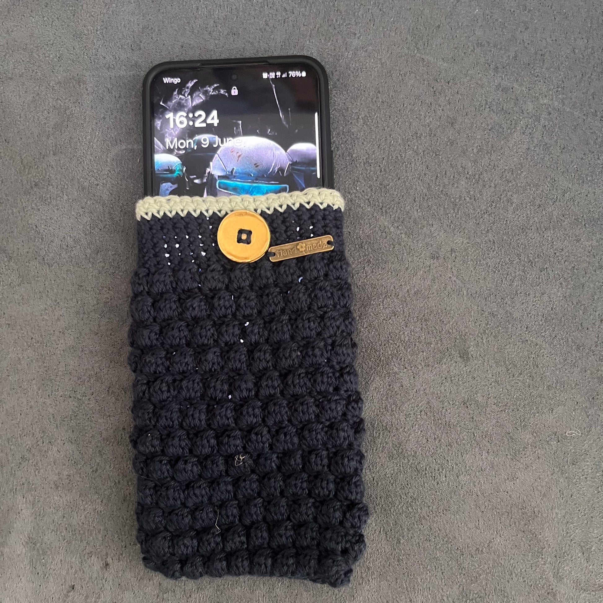 Stilvoll, handgemacht und immer dabei – gehäkelten Handytaschen