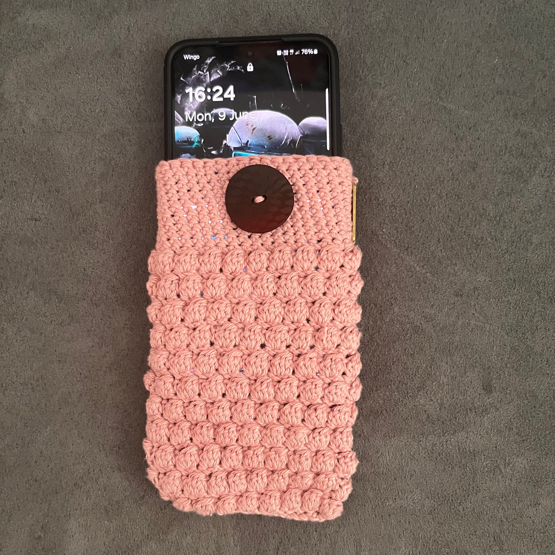 Stilvoll, handgemacht und immer dabei – gehäkelten Handytaschen