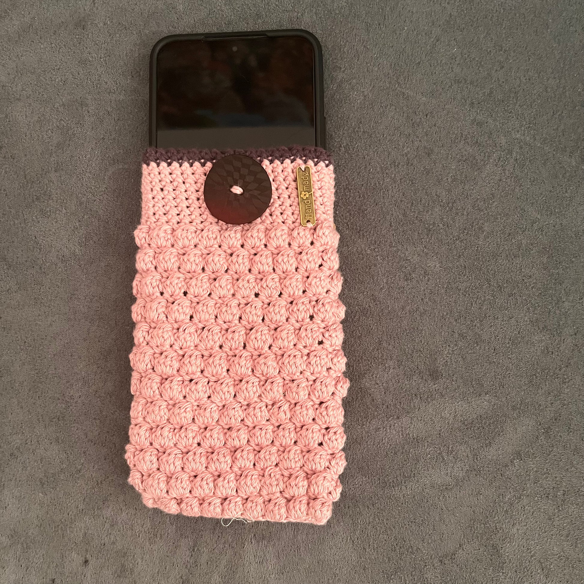 Stilvoll, handgemacht und immer dabei – gehäkelten Handytaschen