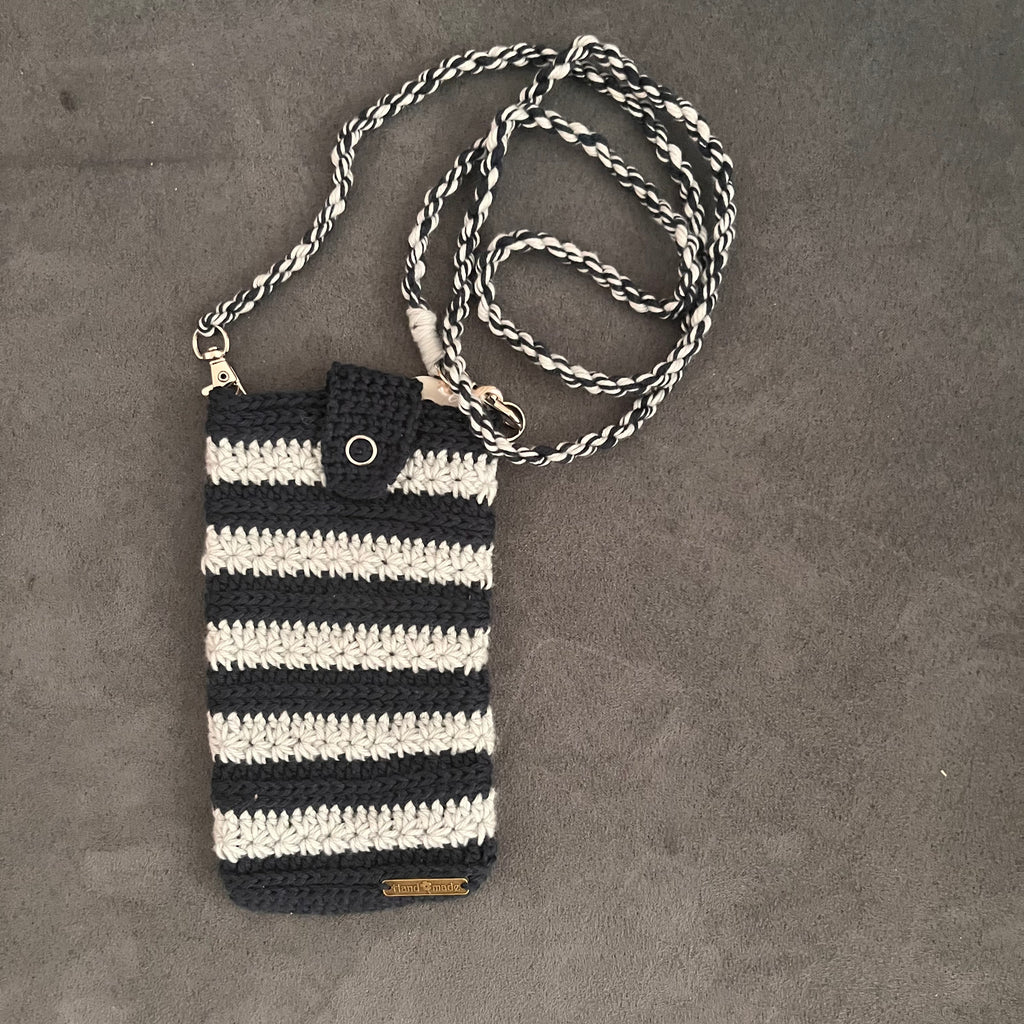 Stilvoll, handgemacht und immer dabei – gehäkelten Handytaschen mit Bändel