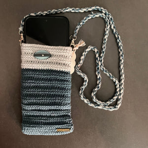 Stilvoll, handgemacht und immer dabei – gehäkelten Handytaschen mit Bändel