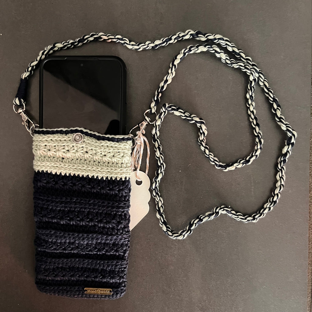 Stilvoll, handgemacht und immer dabei – gehäkelten Handytaschen mit Bändel