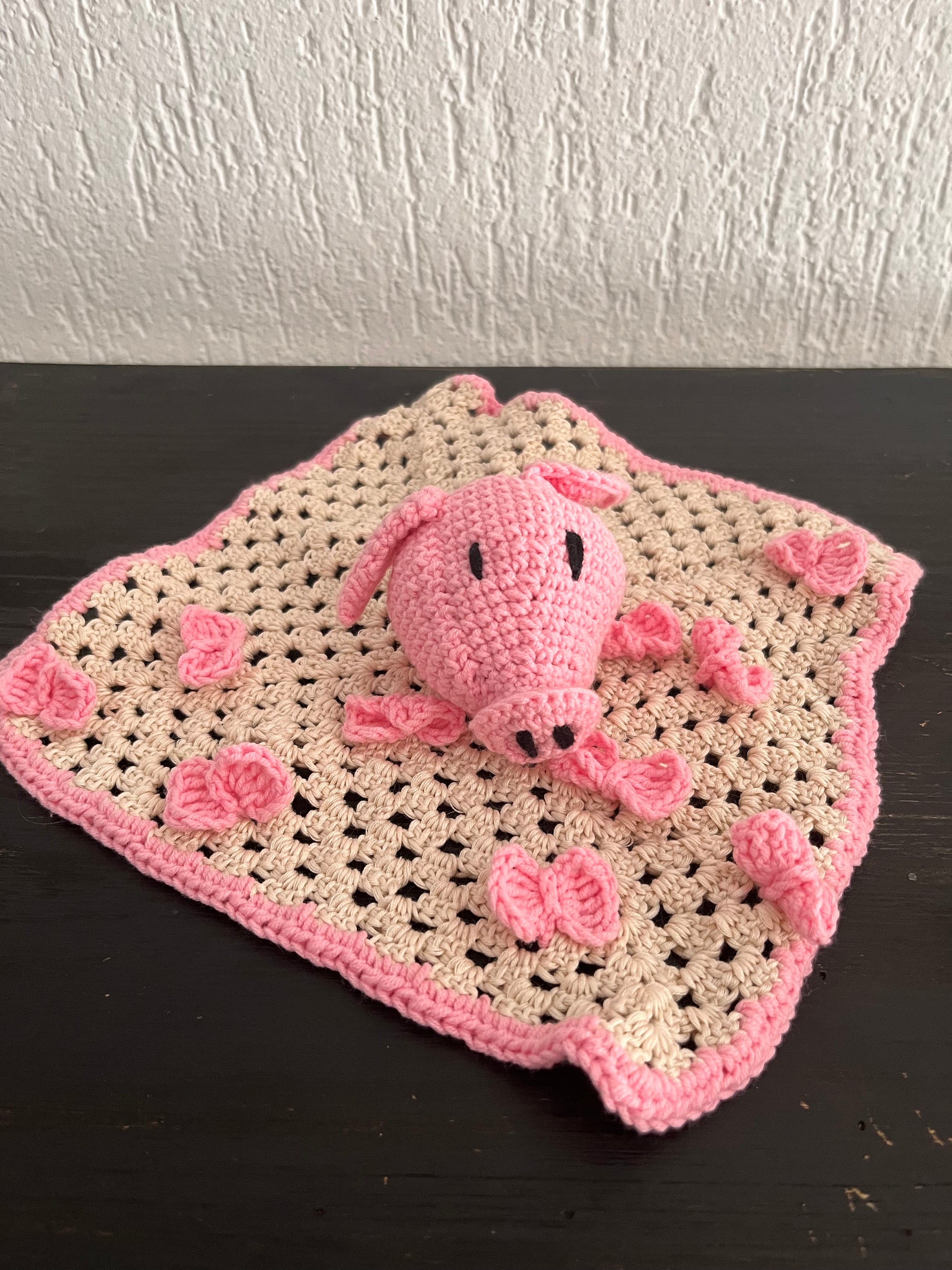 Zum Kuscheln, Trösten und Liebhaben – das kleine Schweinchen