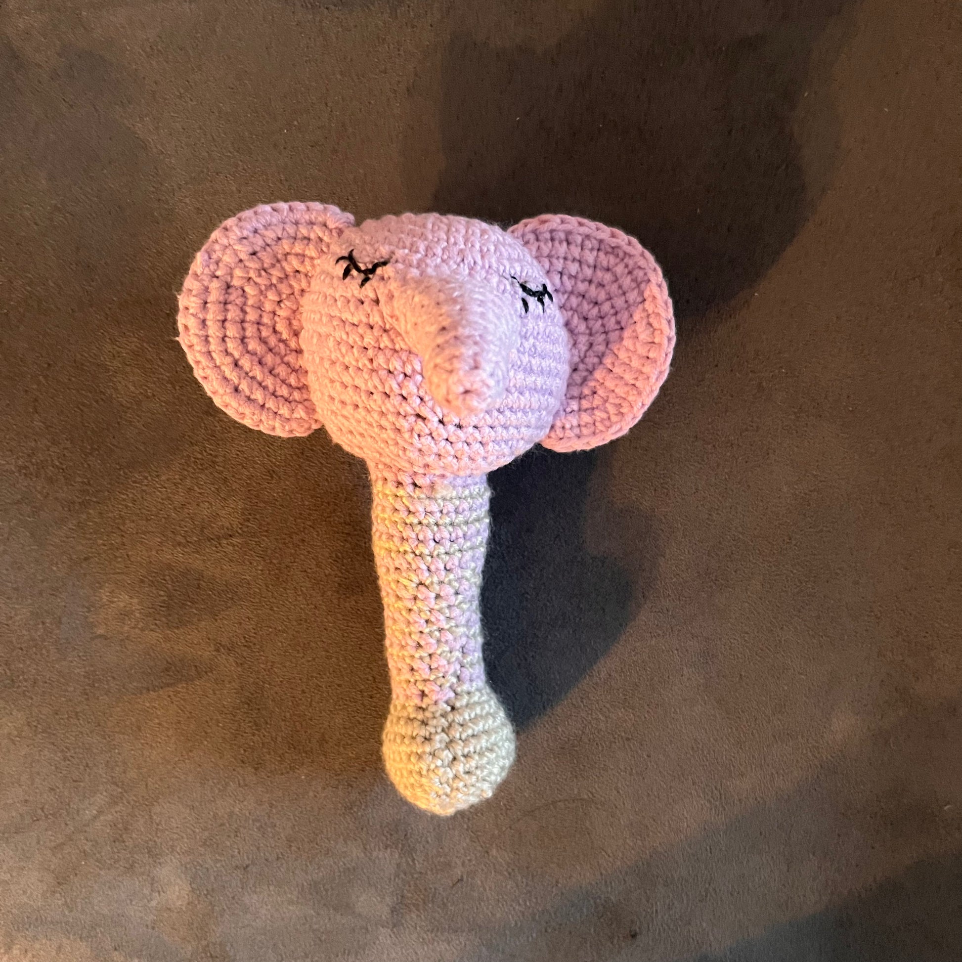 Babyrassel Elefant