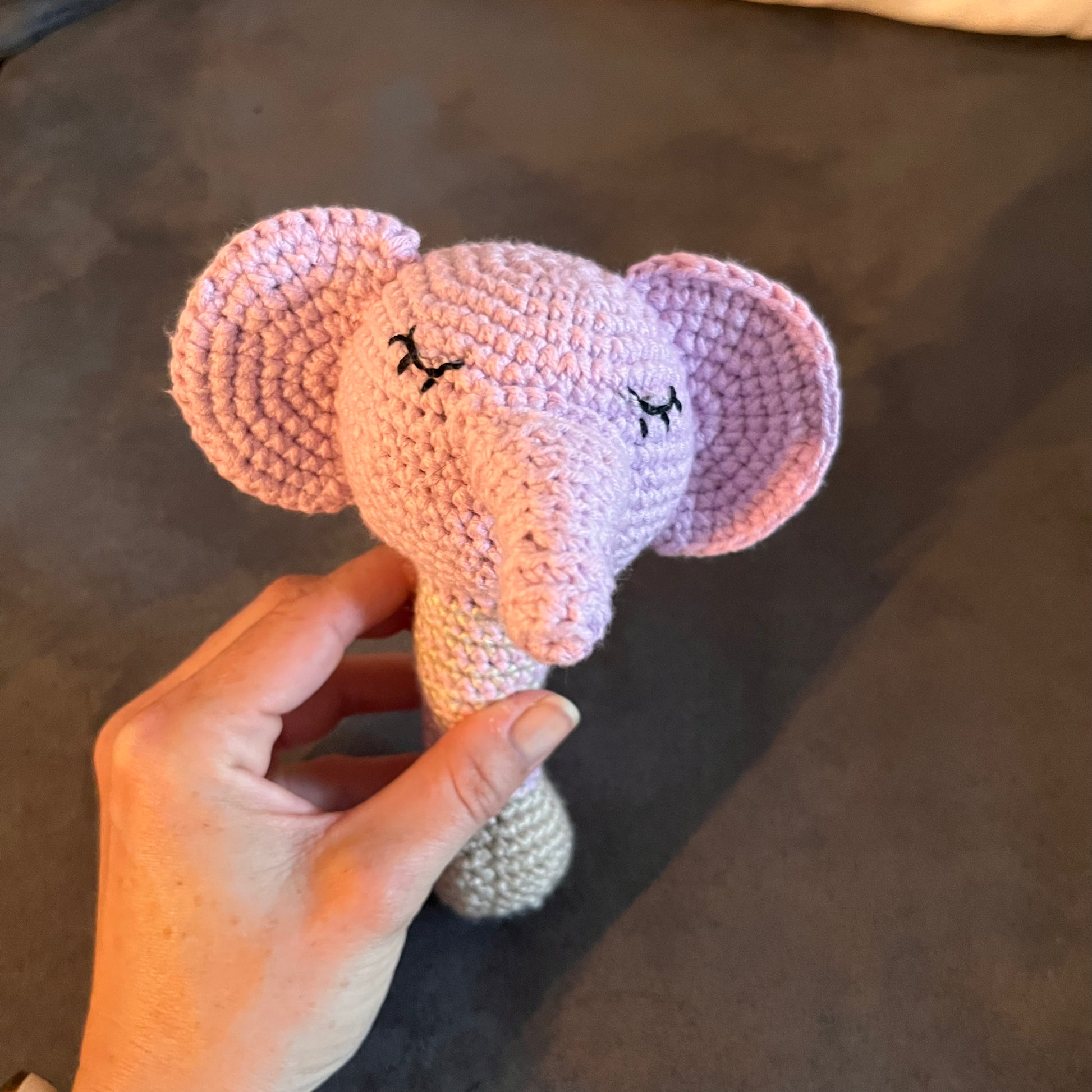 Babyrassel Elefant