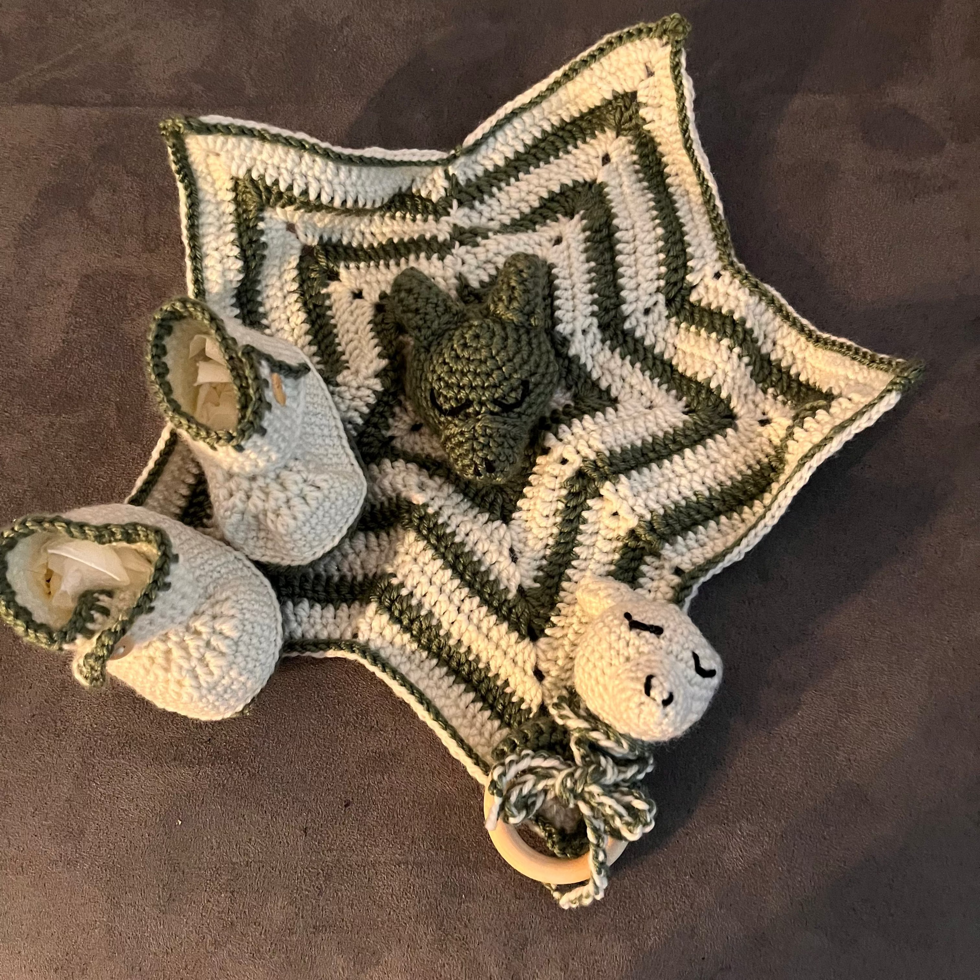 Set „Kleiner Drache“ — liebevoll handgemacht für die Kleinsten