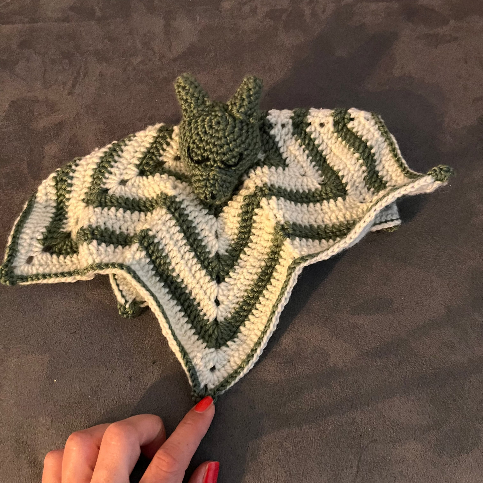 Set „Kleiner Drache“ — liebevoll handgemacht für die Kleinsten
