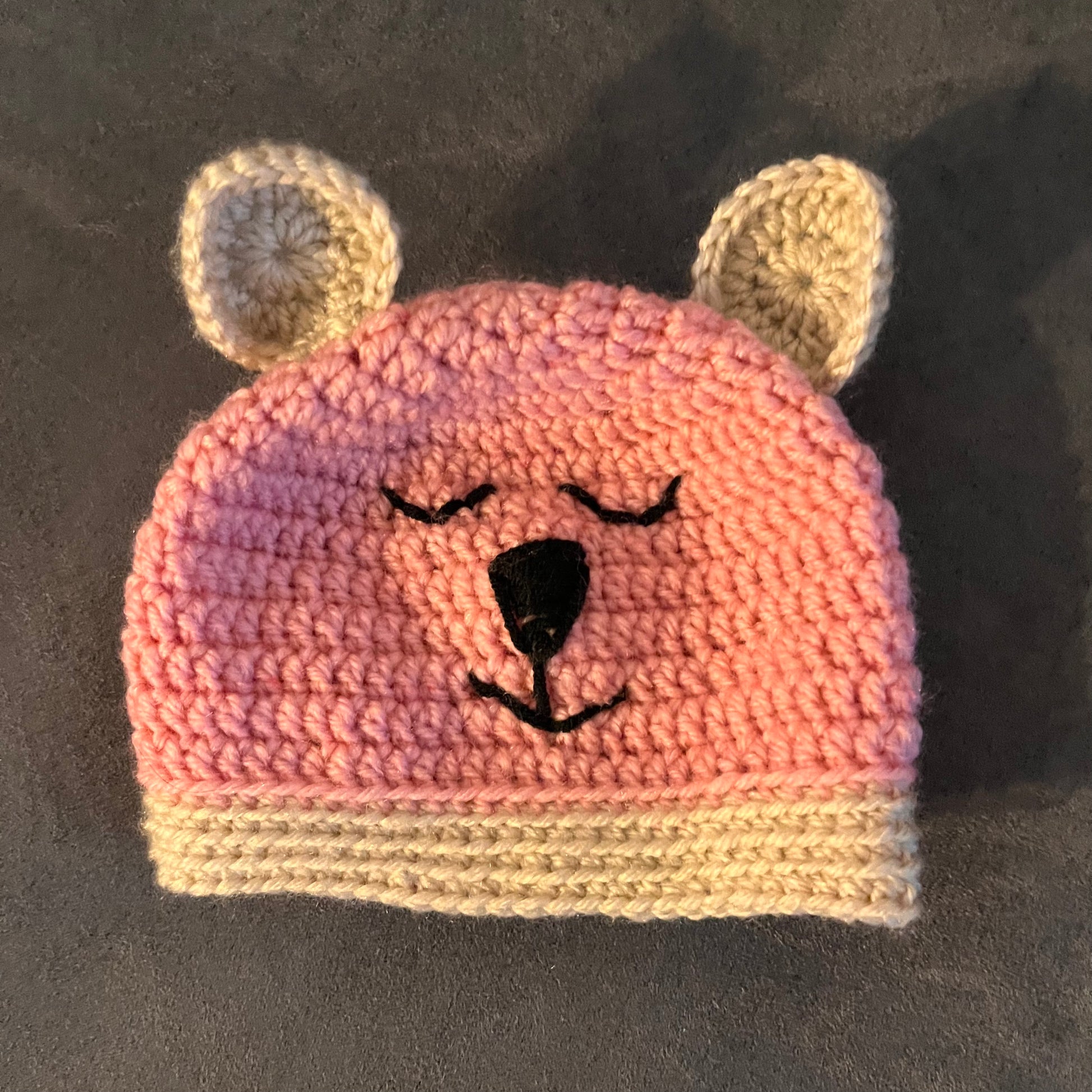 Set „Kleines Bärchen“ in Beige & Pink — sanfte Begleitung für die Allerkleinsten
