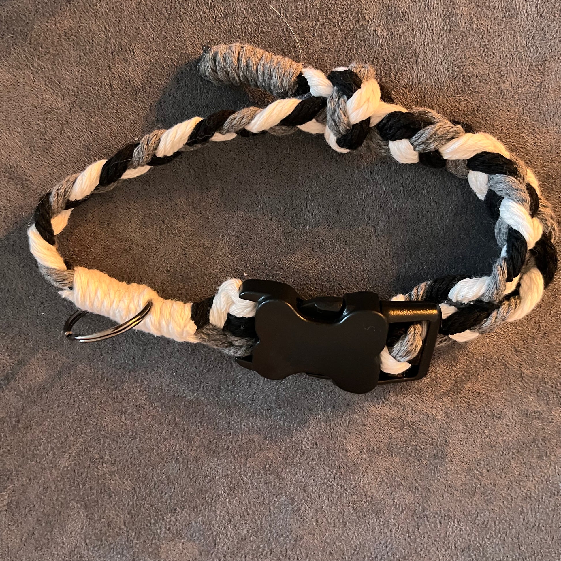 Geflochtenes Hundehalsband