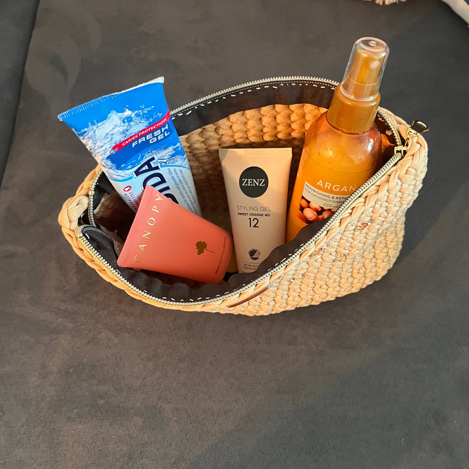 Handgehäkelte Kosmetiktasche aus T-Shirt-Garn – robust, stylisch & individuell