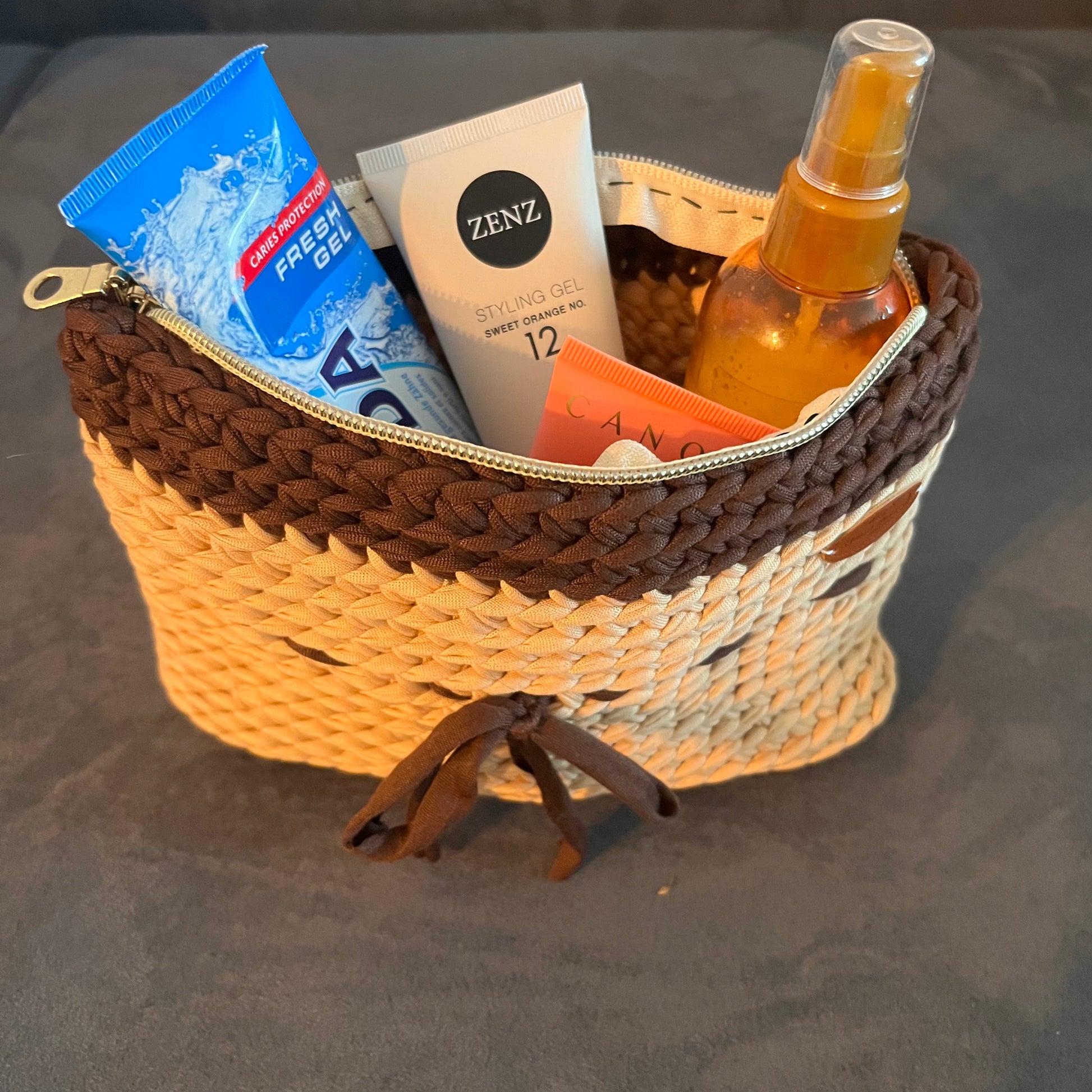 Handgehäkelte Kosmetiktasche aus T-Shirt-Garn – robust, stylisch & individuell