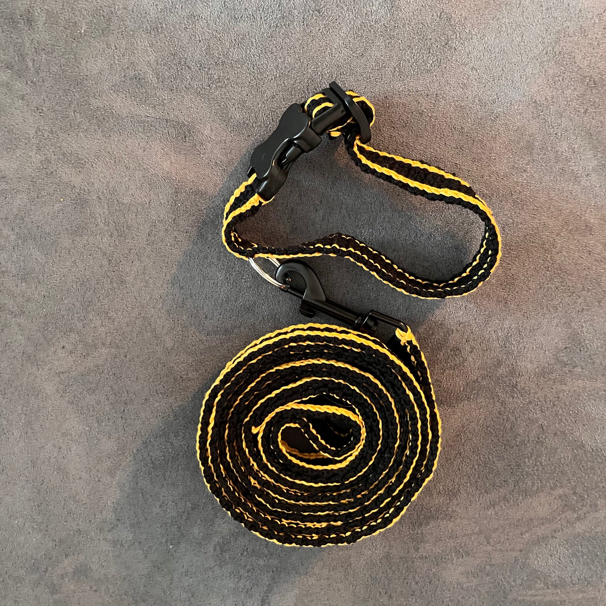 Handgemachte Hundeleine & Halsband-Set – stilvoll, bequem & praktisch