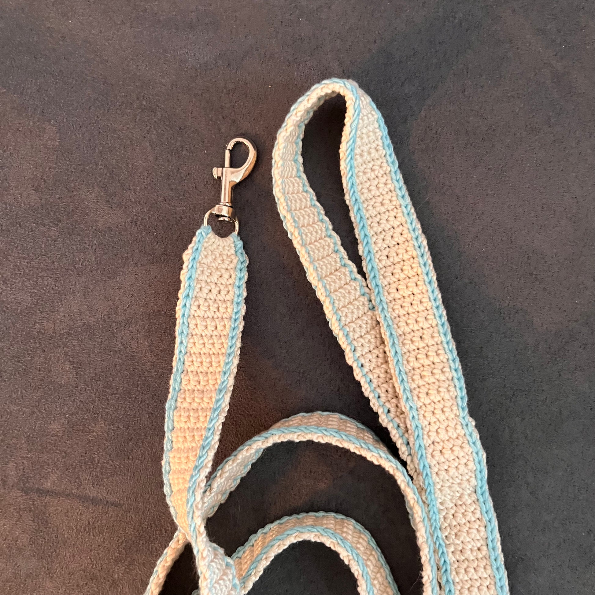 Handgemachte Hundeleine & Halsband-Set – stilvoll, bequem & praktisch
