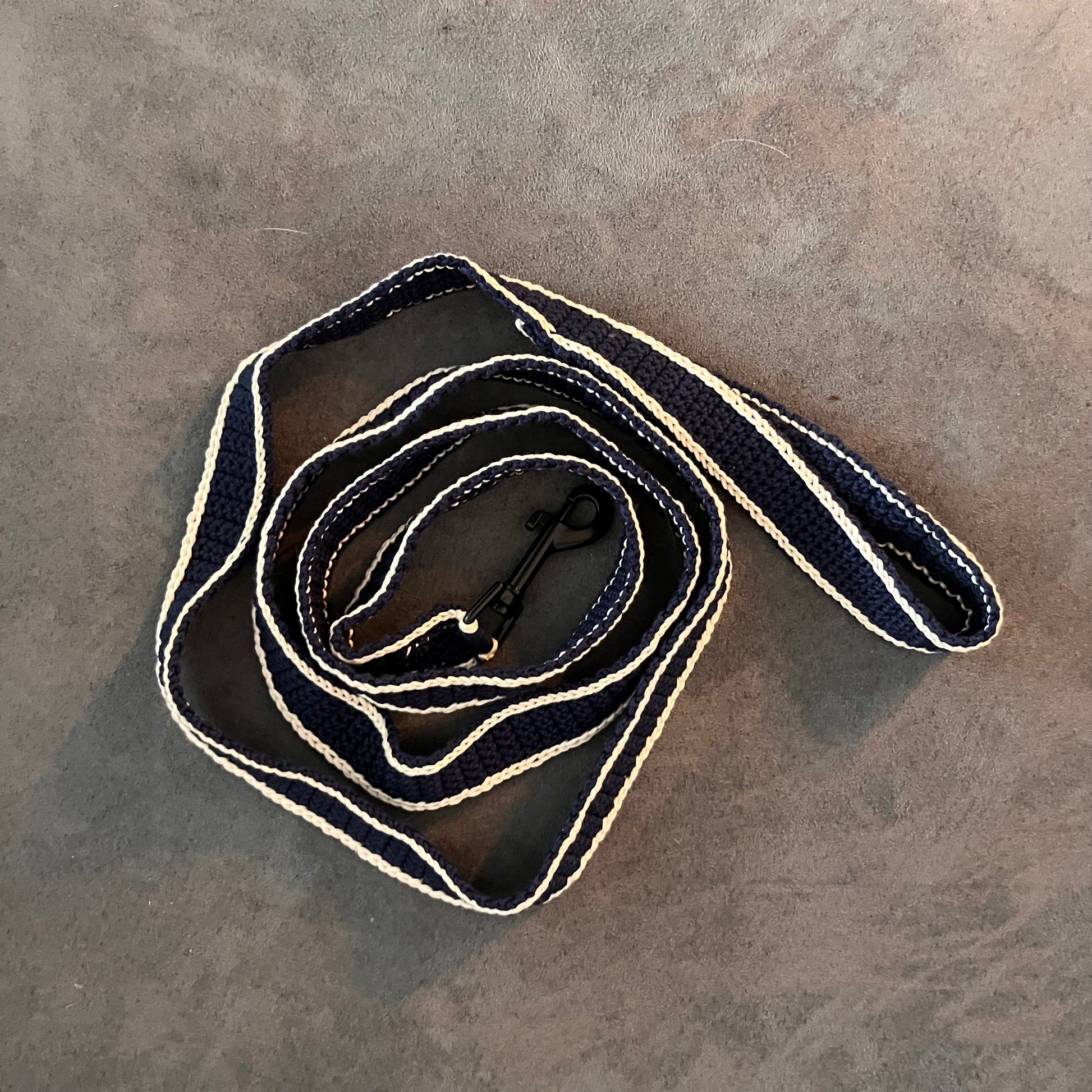 Handgemachte Hundeleine & Halsband-Set – stilvoll, bequem & praktisch
