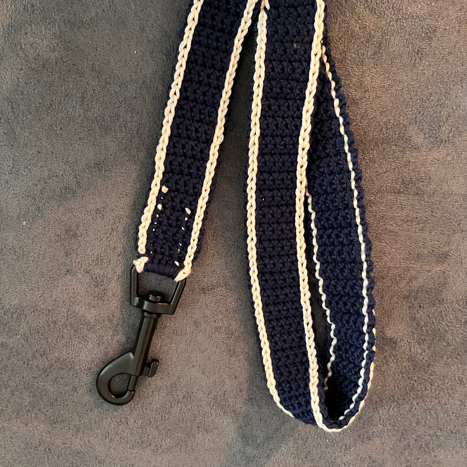 Handgemachte Hundeleine & Halsband-Set – stilvoll, bequem & praktisch