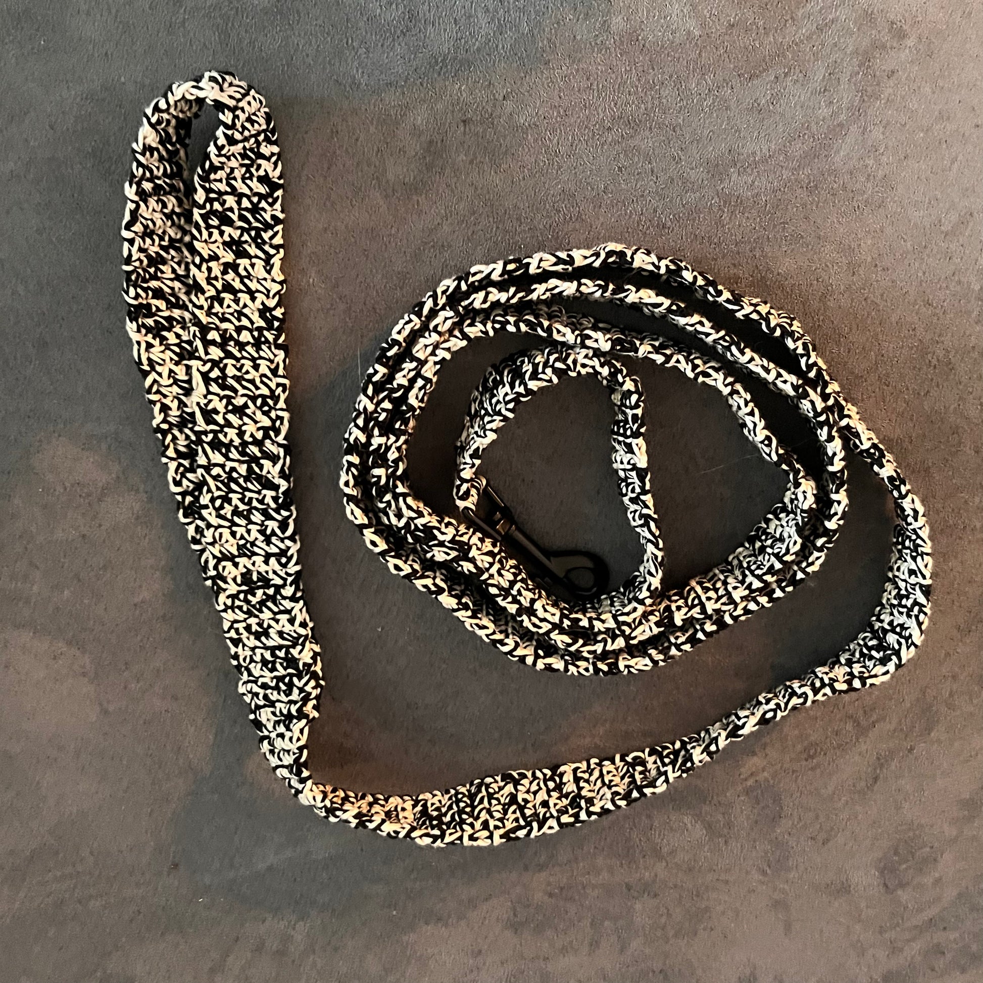 Handgemachte Hundeleine & Halsband-Set – stilvoll, bequem & praktisch