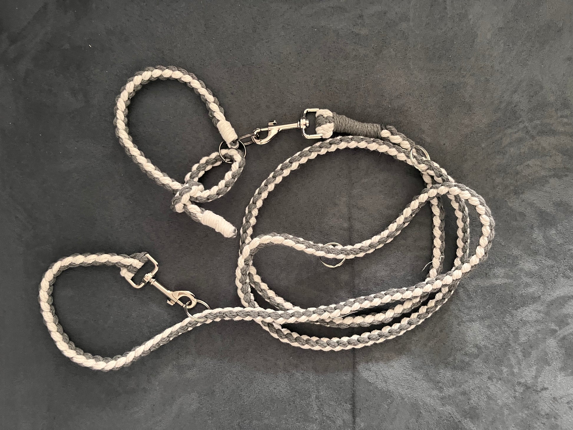 Set aus rund geflochtener Hundeleine mit passendem Halsband (beides grössenverstellbar)