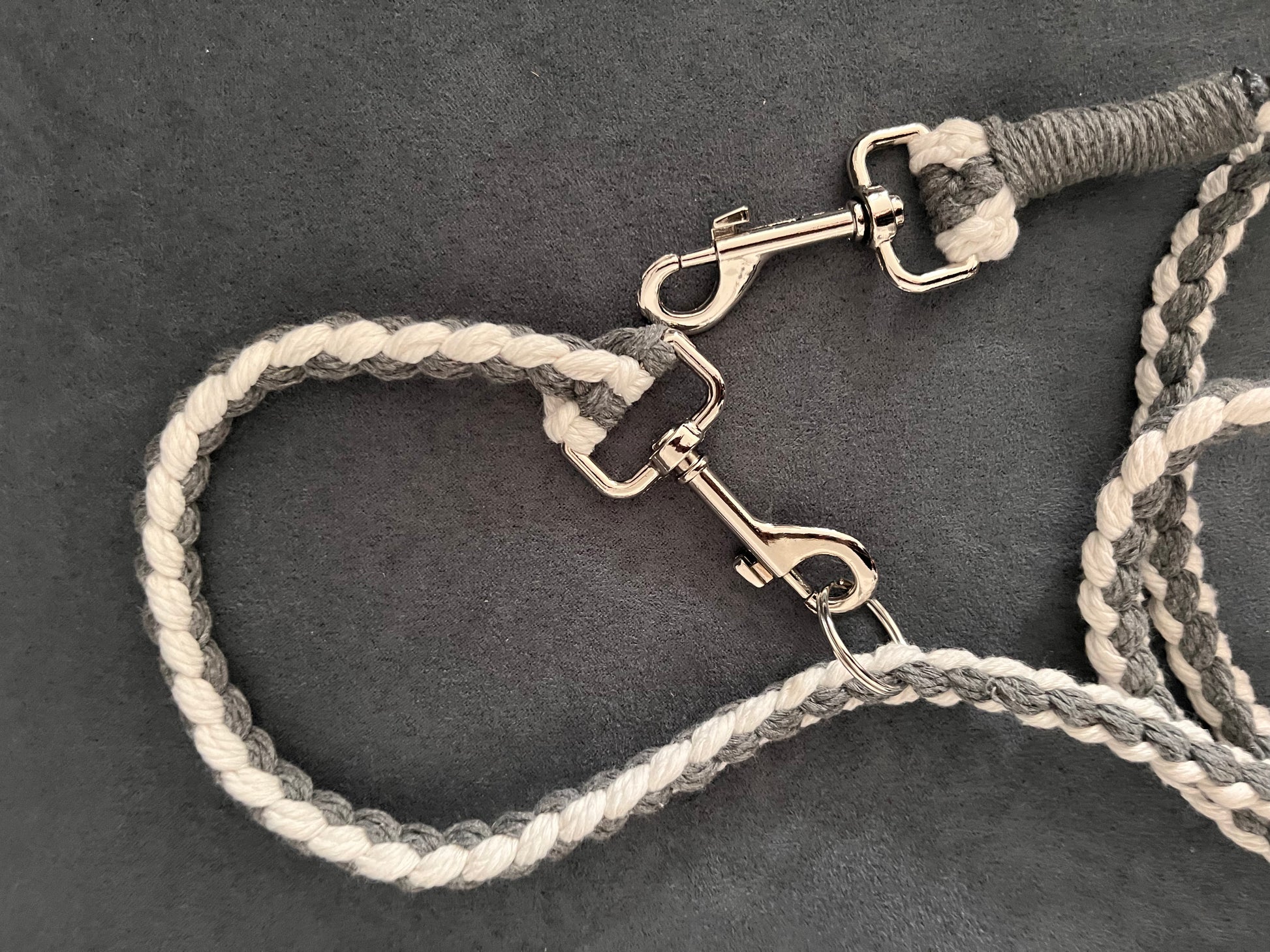 Set aus rund geflochtener Hundeleine mit passendem Halsband (beides grössenverstellbar)