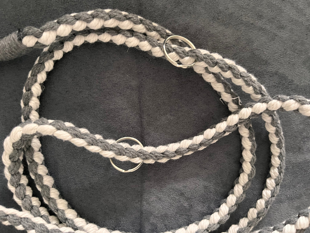 Set aus rund geflochtener Hundeleine mit passendem Halsband (beides grössenverstellbar)