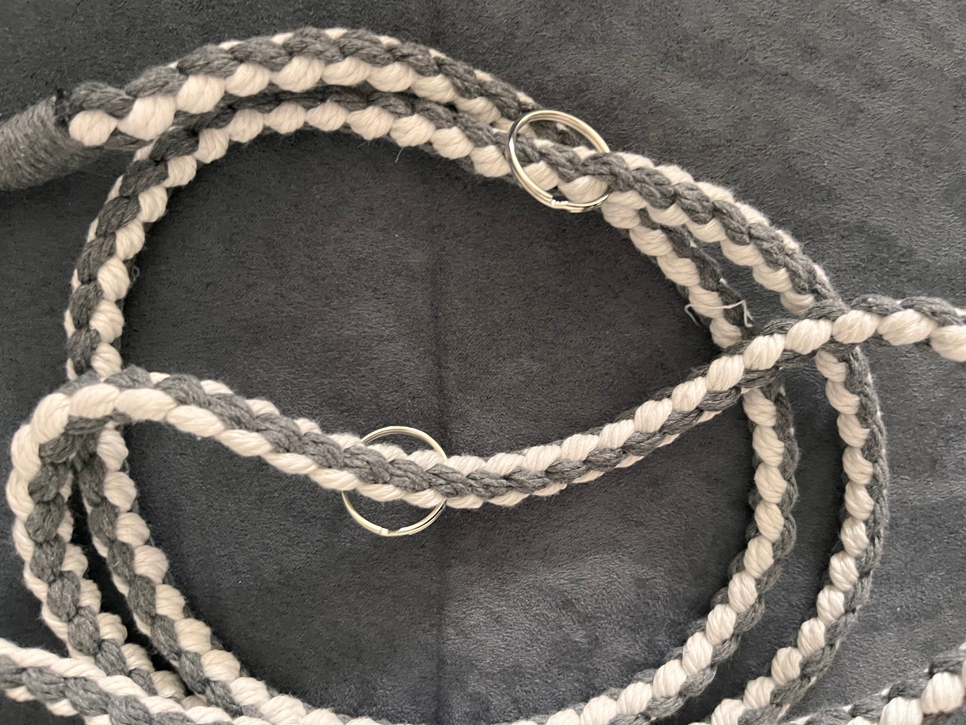 Set aus rund geflochtener Hundeleine mit passendem Halsband (beides grössenverstellbar)