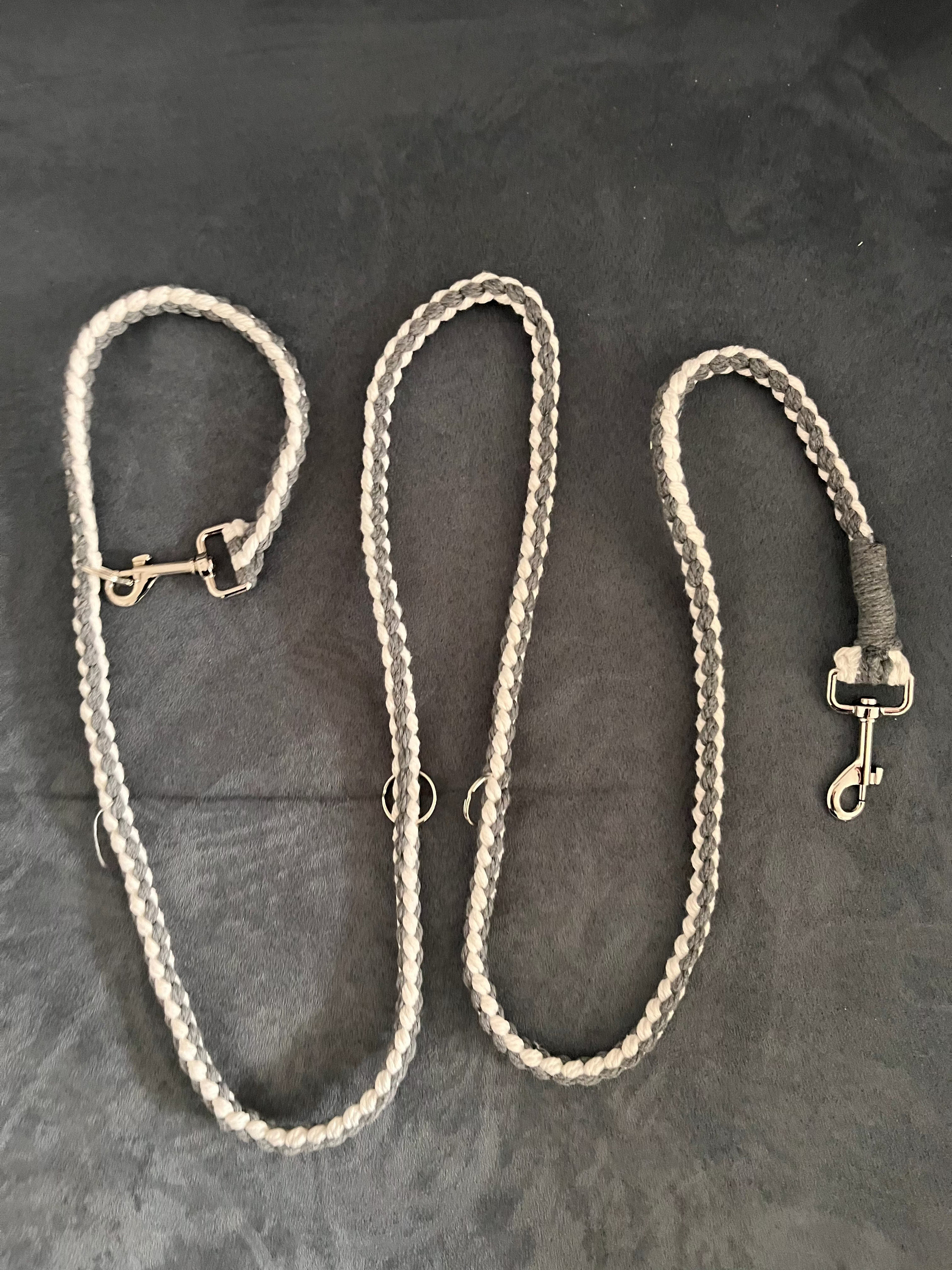 Set aus rund geflochtener Hundeleine mit passendem Halsband (beides grössenverstellbar)