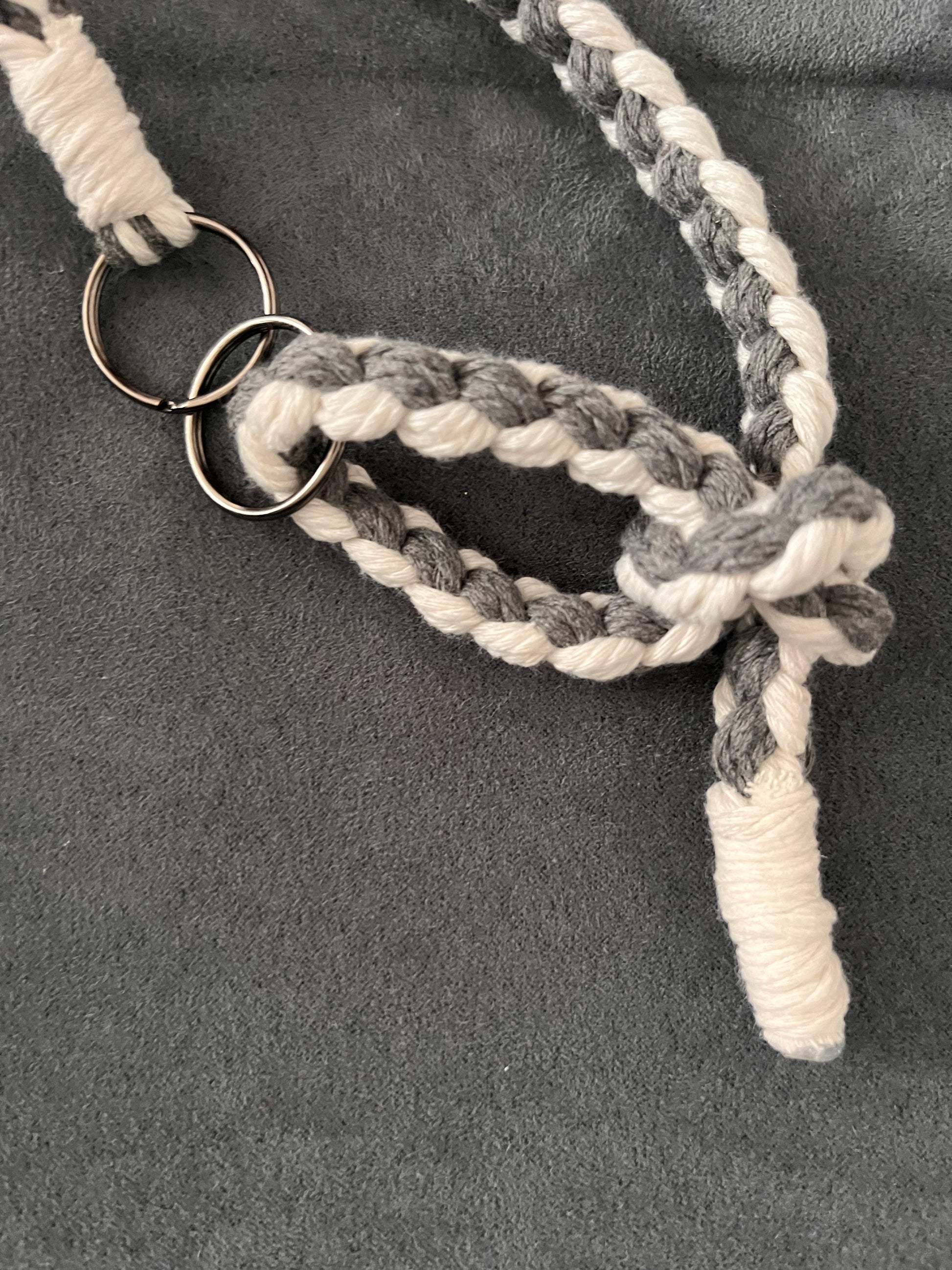 Set aus rund geflochtener Hundeleine mit passendem Halsband (beides grössenverstellbar)