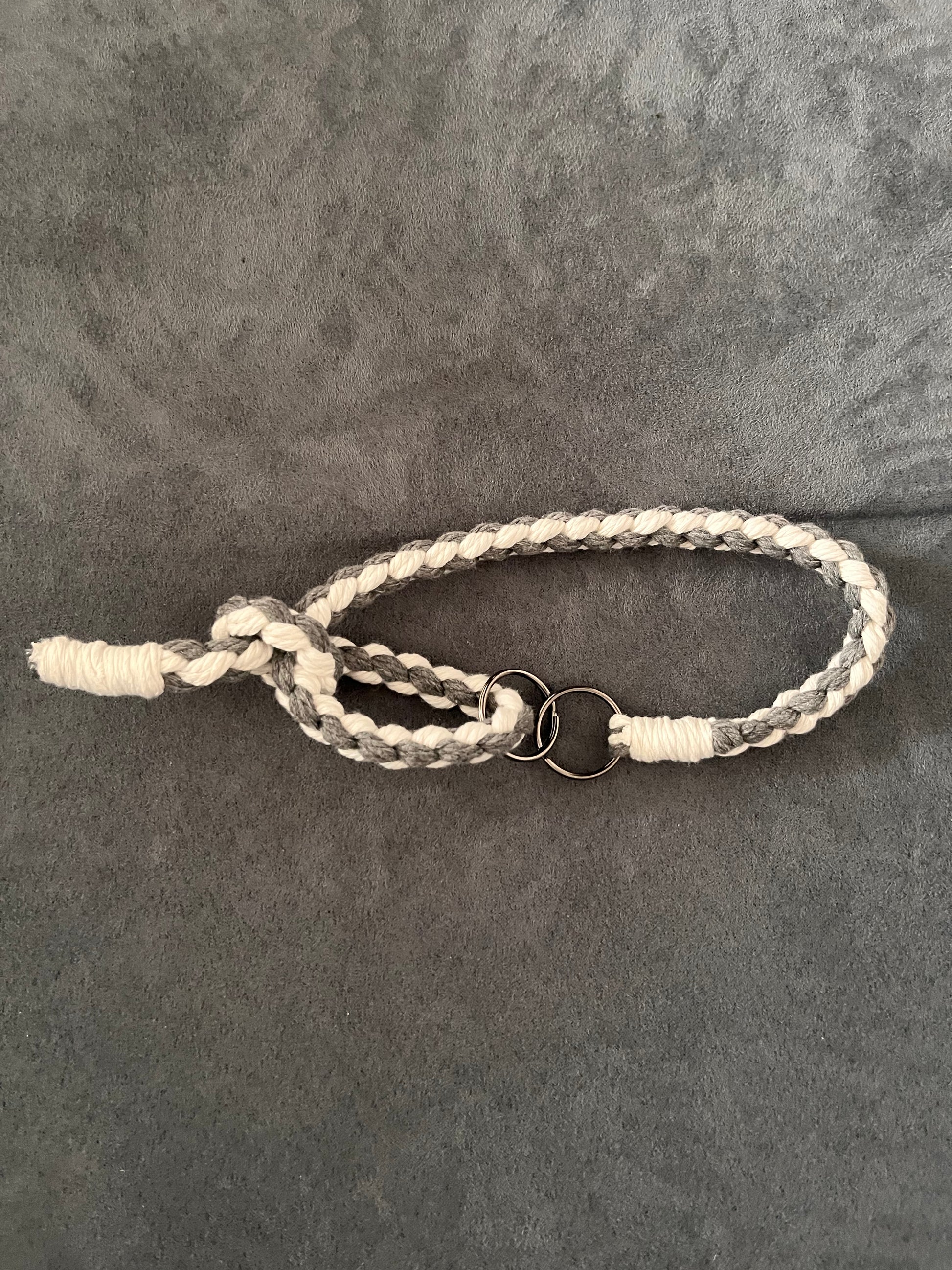 Set aus rund geflochtener Hundeleine mit passendem Halsband (beides grössenverstellbar)