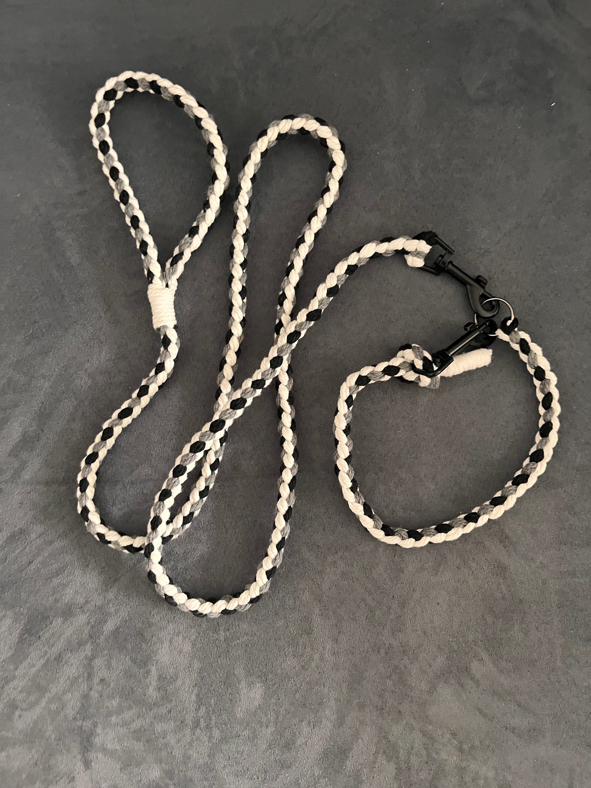 Set aus rund geflochtener Hundeleine mit passendem Halsband (beides grössenverstellbar)