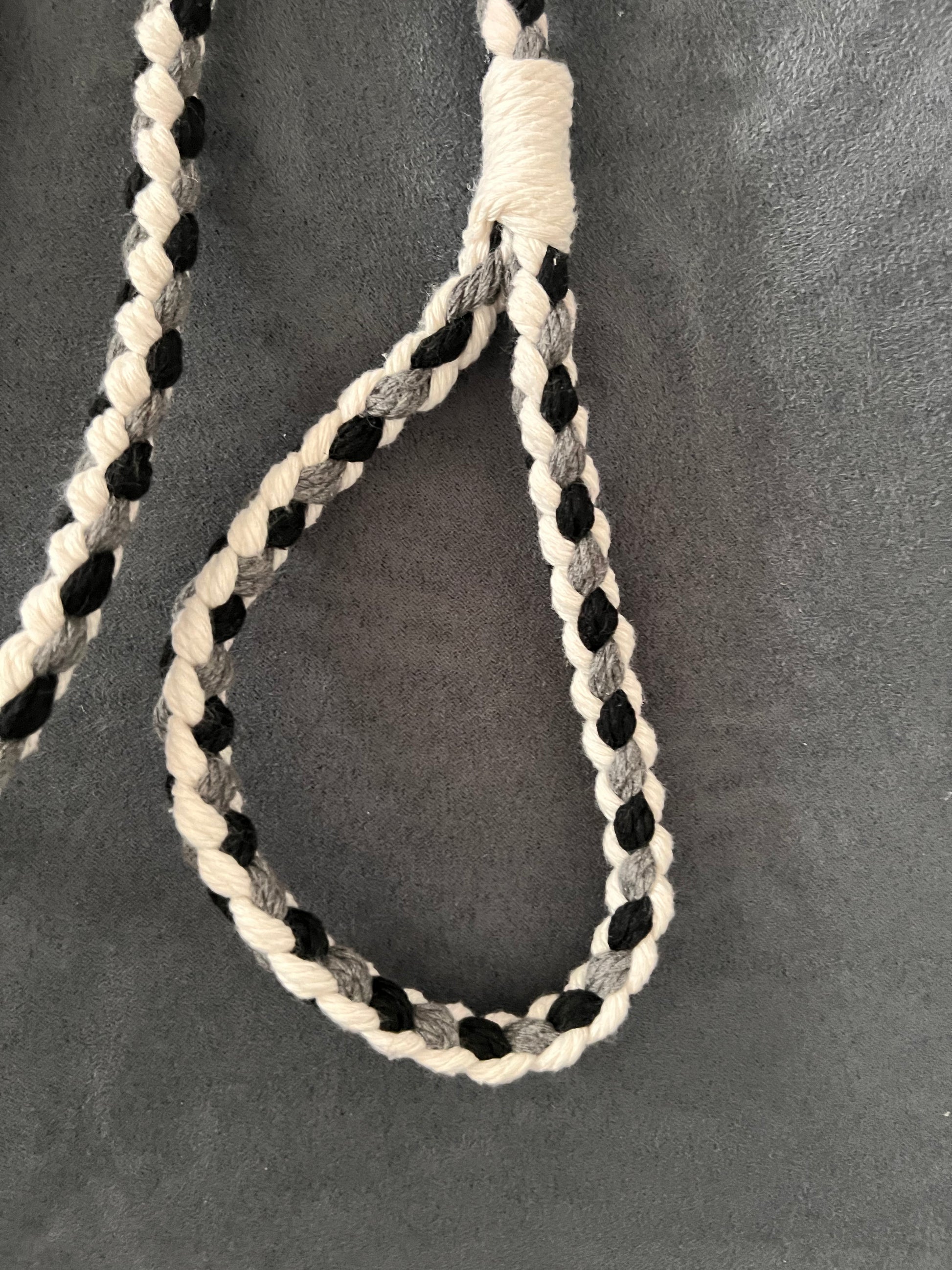 Set aus rund geflochtener Hundeleine mit passendem Halsband (beides grössenverstellbar)