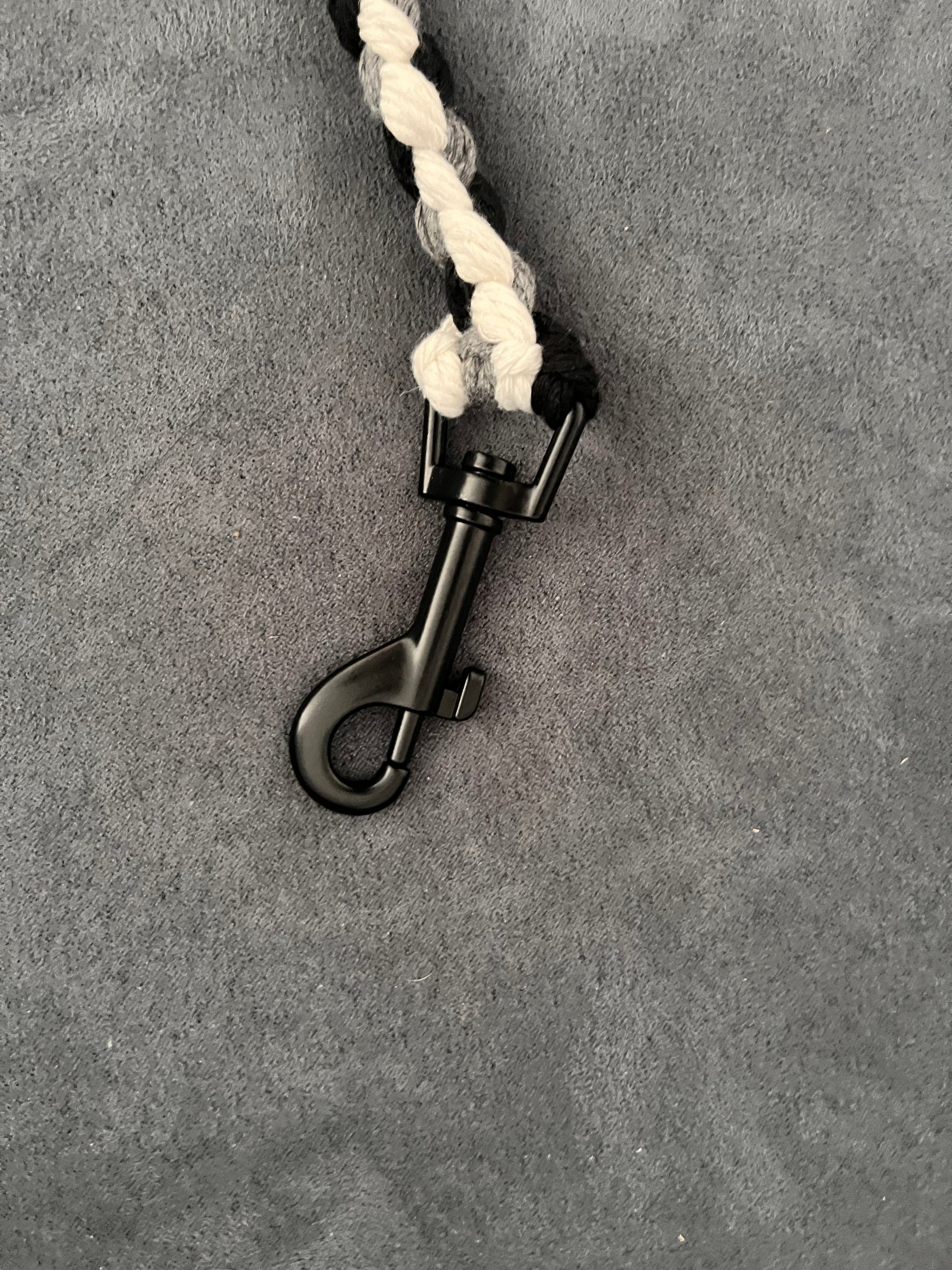 Set aus rund geflochtener Hundeleine mit passendem Halsband (beides grössenverstellbar)