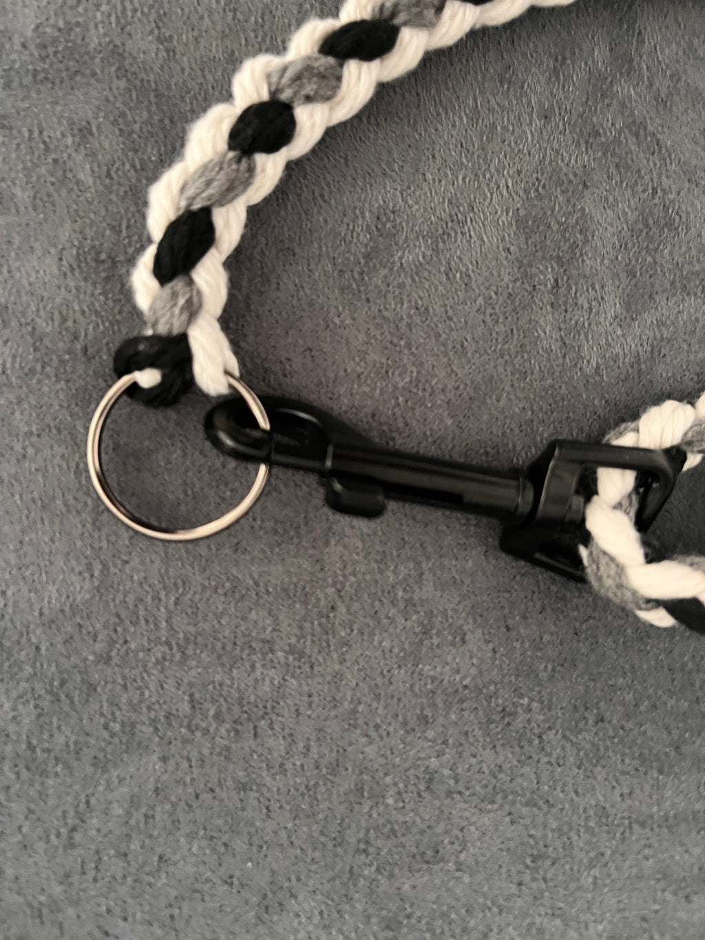 Set aus rund geflochtener Hundeleine mit passendem Halsband (beides grössenverstellbar)