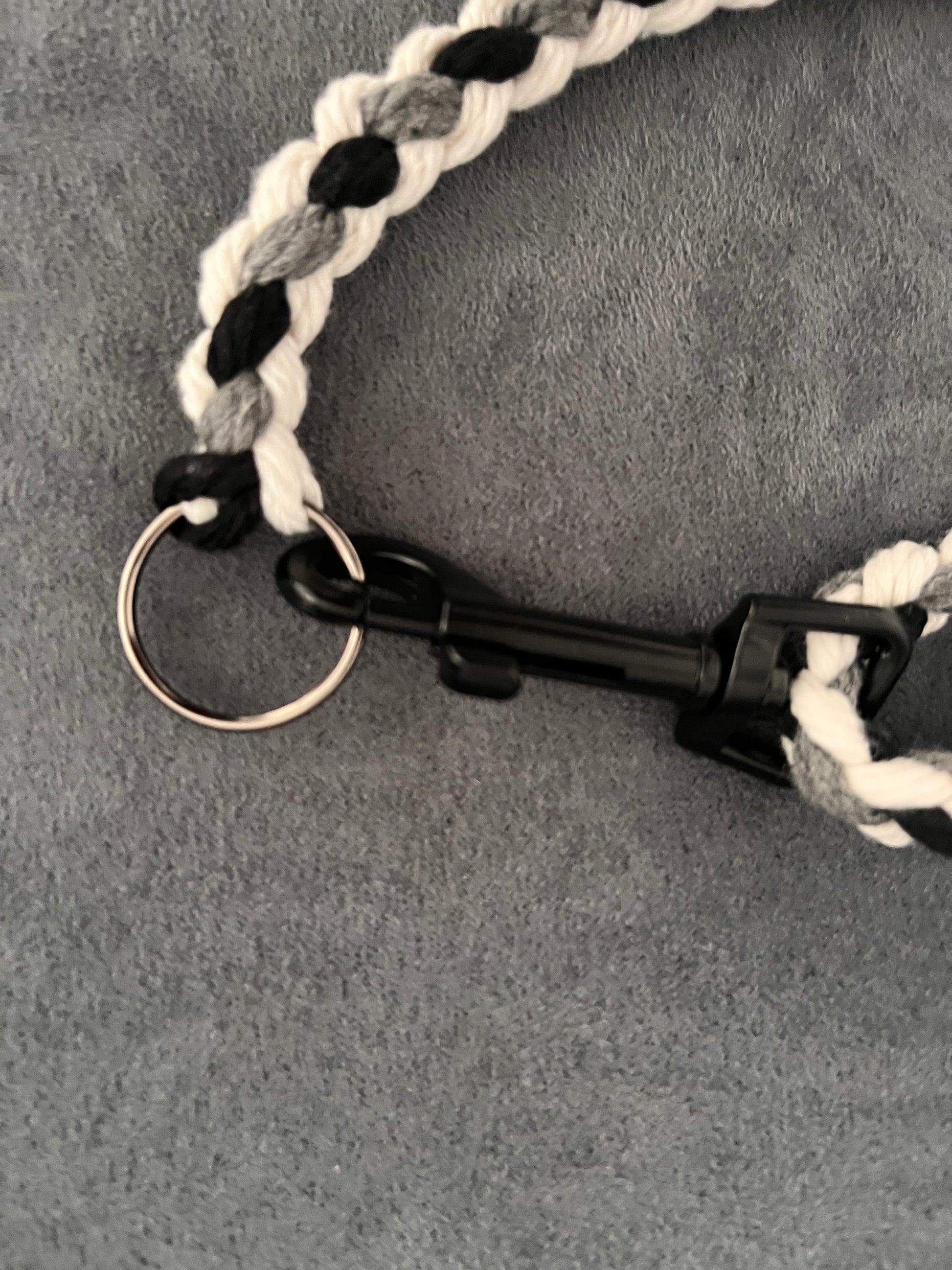 Set aus rund geflochtener Hundeleine mit passendem Halsband (beides grössenverstellbar)