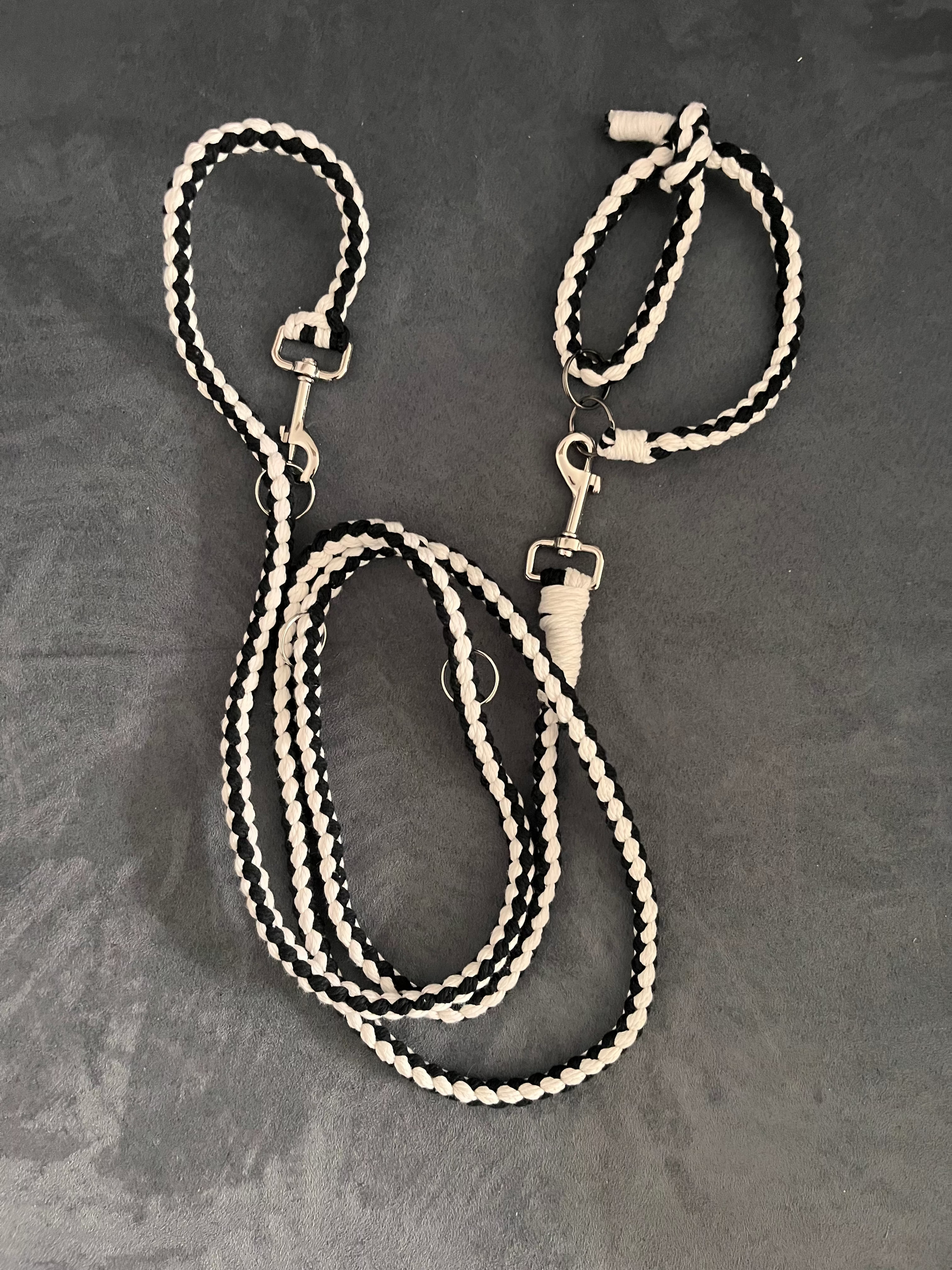 Set aus rund geflochtener Hundeleine mit passendem Halsband (beides grössenverstellbar)