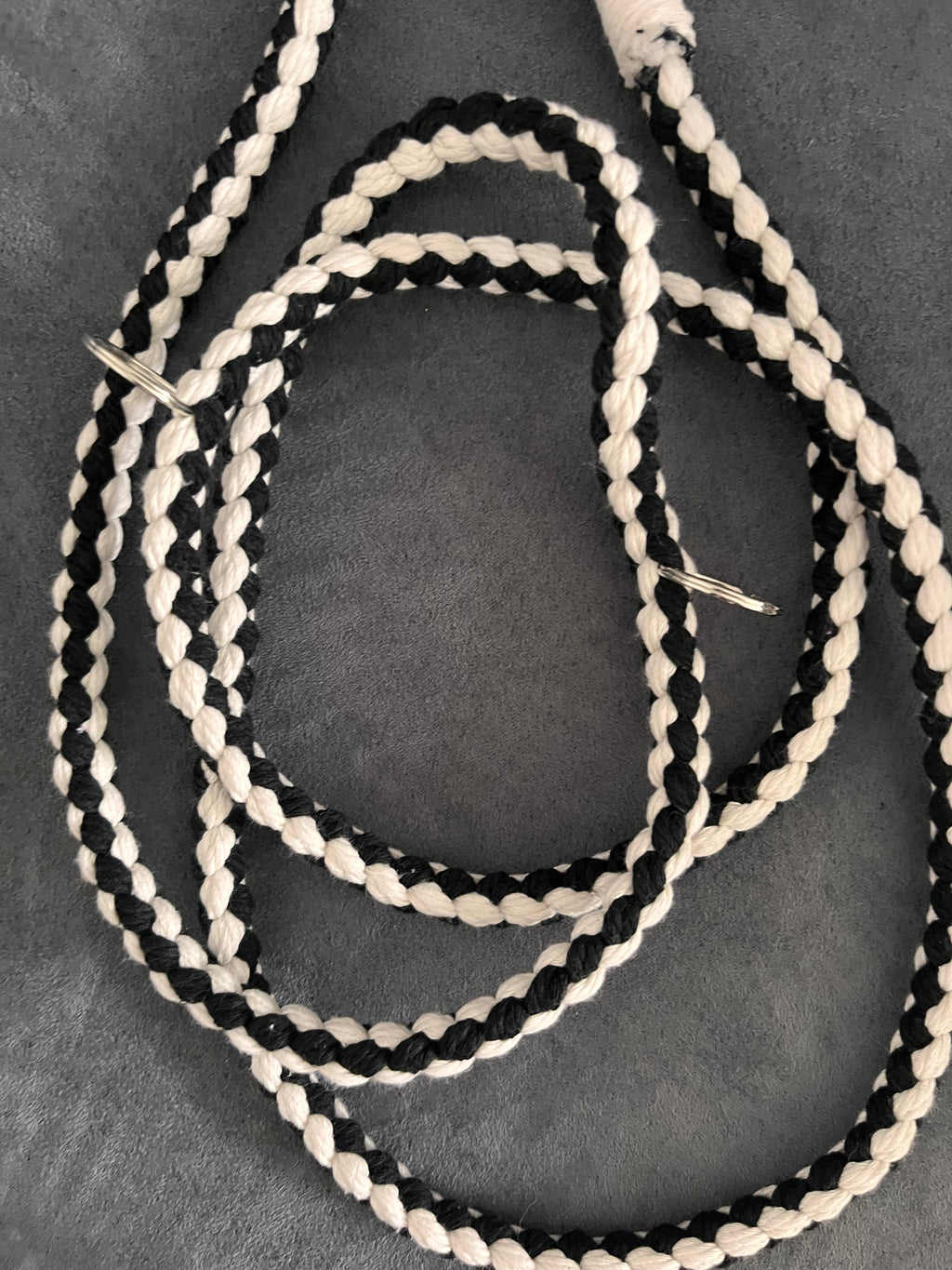 Set aus rund geflochtener Hundeleine mit passendem Halsband (beides grössenverstellbar)