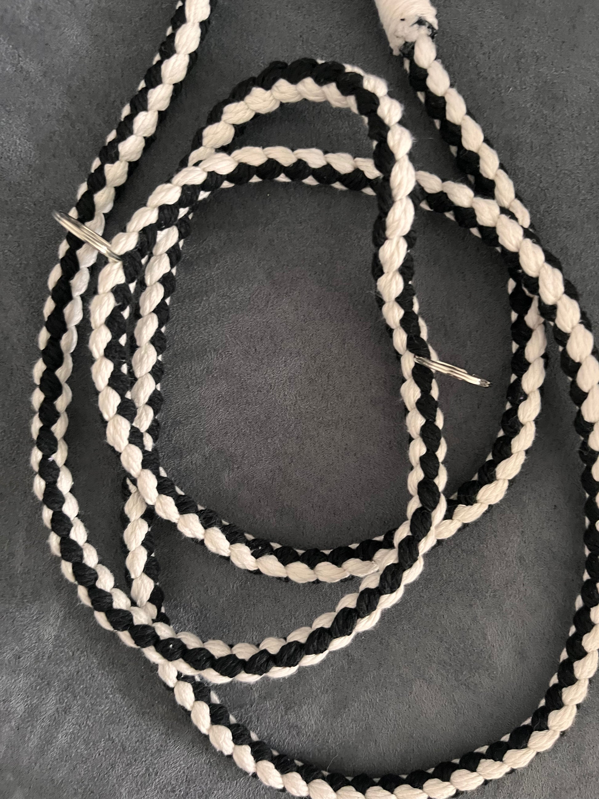 Set aus rund geflochtener Hundeleine mit passendem Halsband (beides grössenverstellbar)