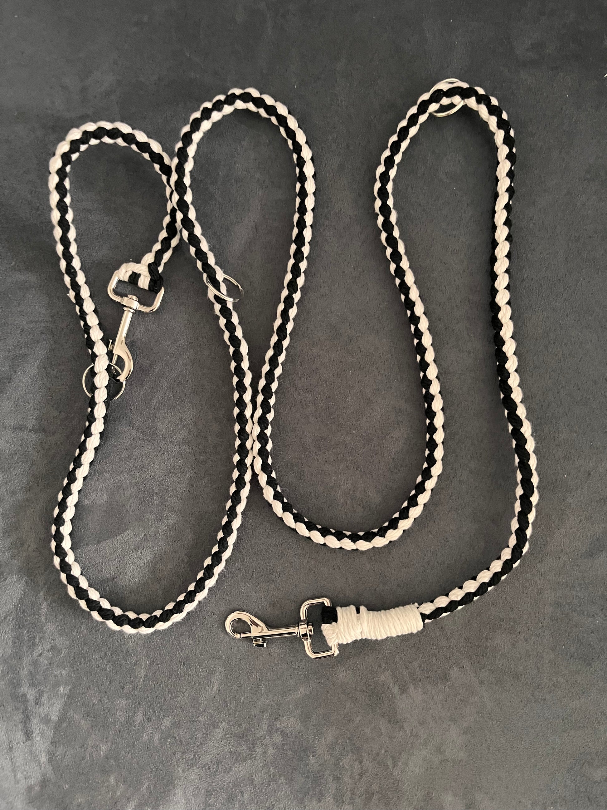Set aus rund geflochtener Hundeleine mit passendem Halsband (beides grössenverstellbar)