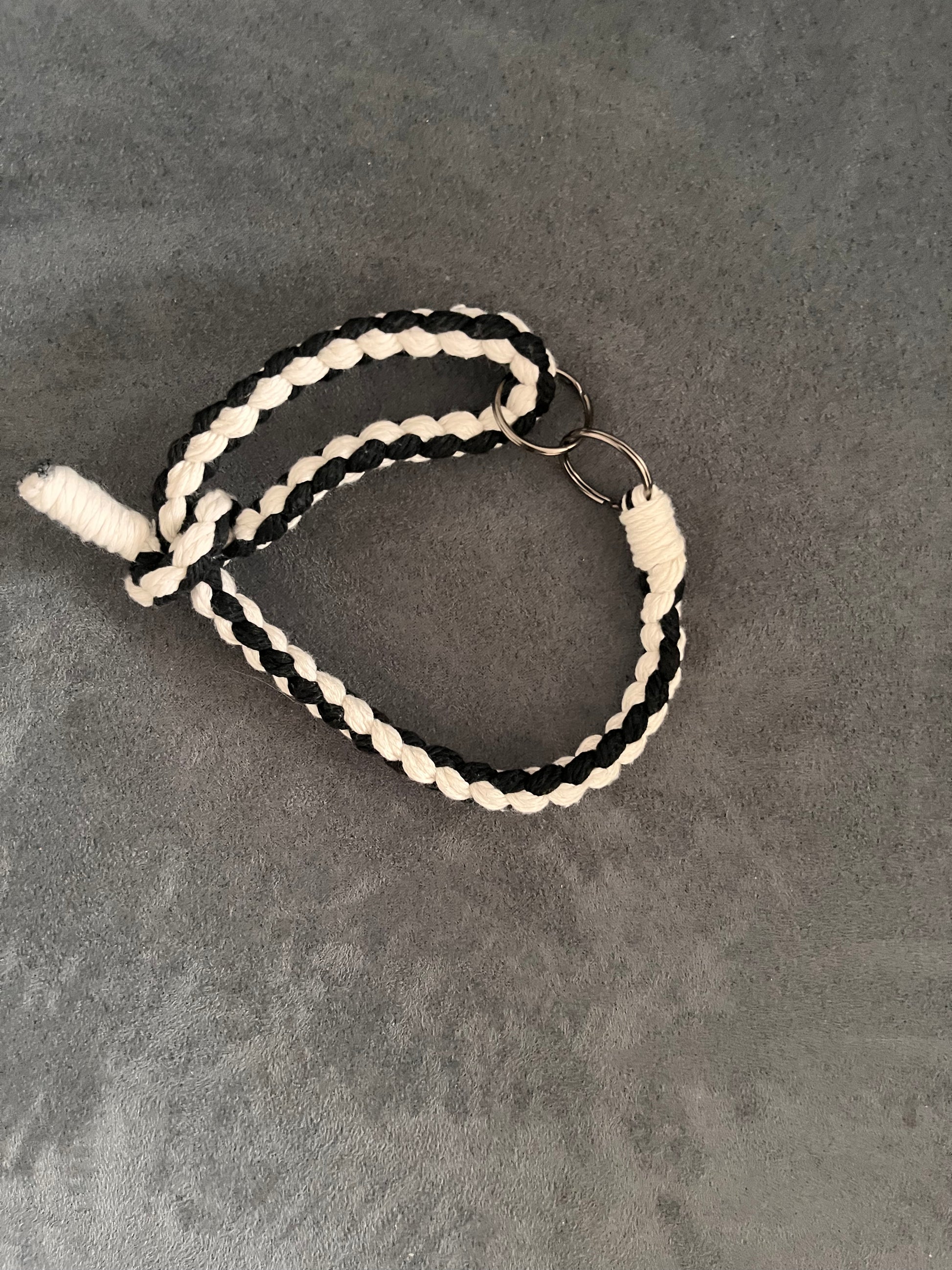 Set aus rund geflochtener Hundeleine mit passendem Halsband (beides grössenverstellbar)