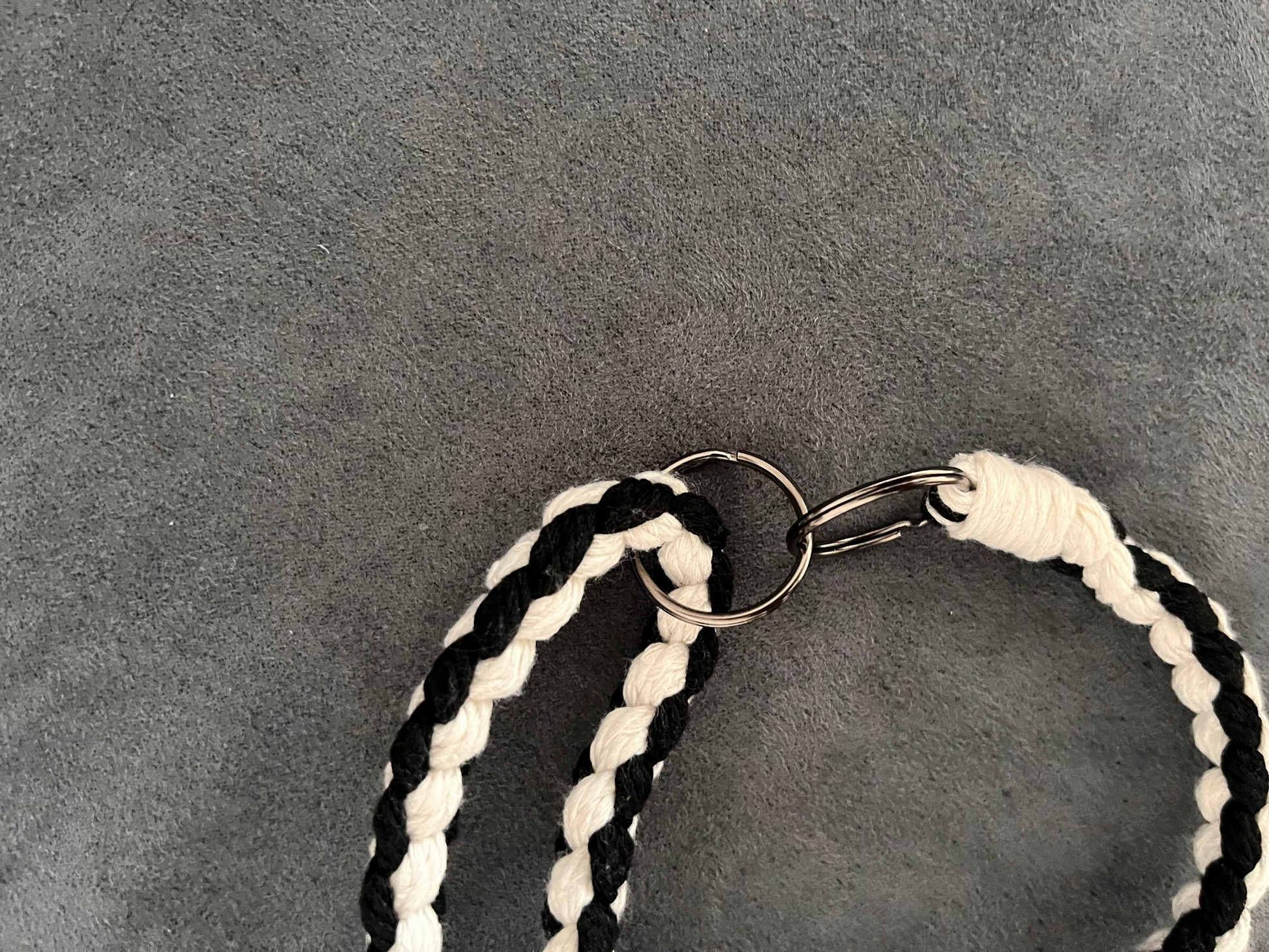Set aus rund geflochtener Hundeleine mit passendem Halsband (beides grössenverstellbar)