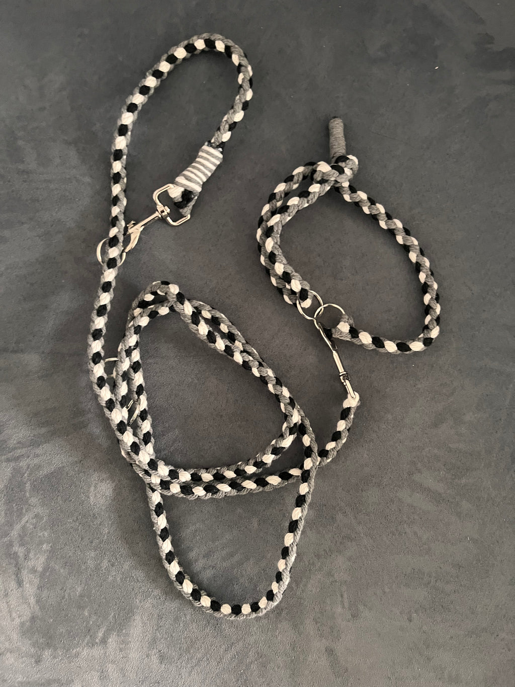 Set aus rund geflochtener Hundeleine mit passendem Halsband (beides grössenverstellbar)